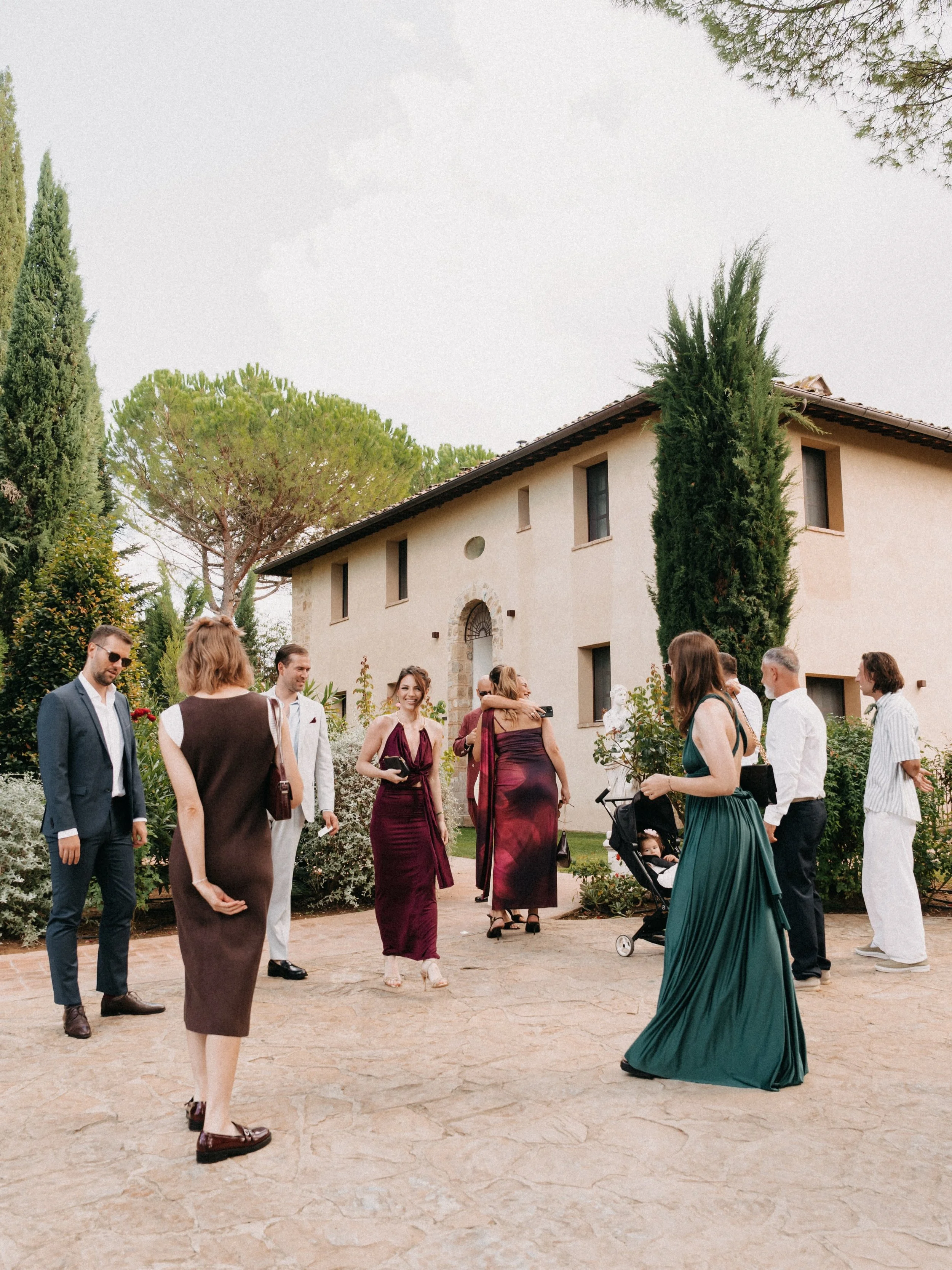 Anna &amp; Caj, celebrating love their own way. A day full of laughter, good energy and so much joy. ✨
.
.
.
@mirka_wedding_planner 
@tenutategolato 
@valerio.ricevimenti 
@i.fiori.di.nadia