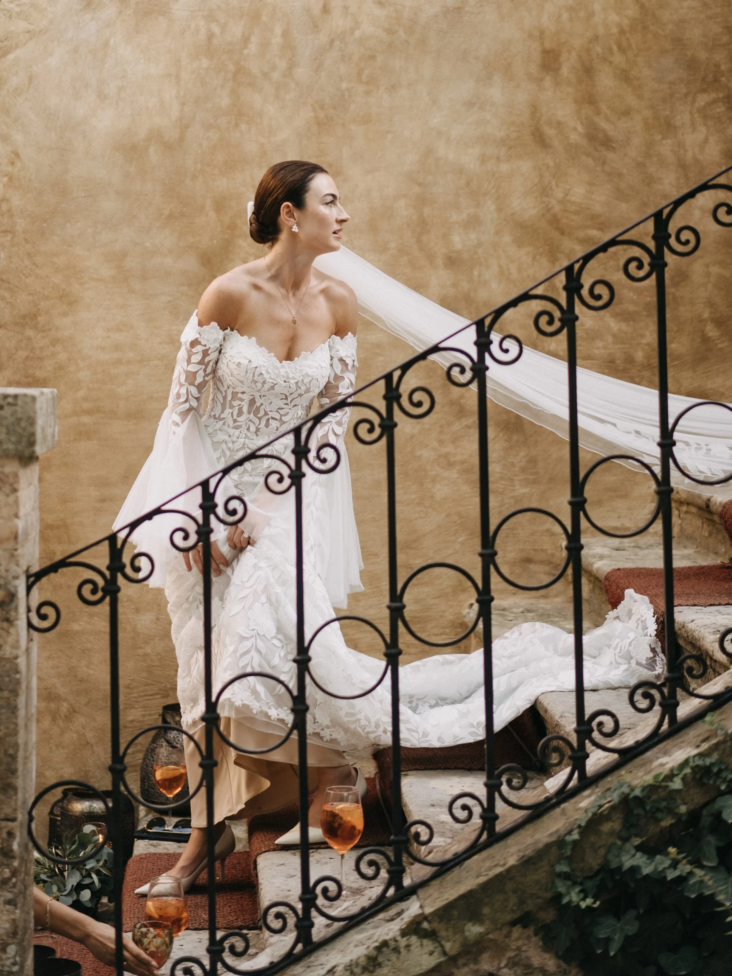 An elegant celebration filled with genuine moments, effortless beauty, and all the little emotions in between. 
.
.
.
@borgostomennano 
@uniqueeventsintuscany 
@terretrusche_events
