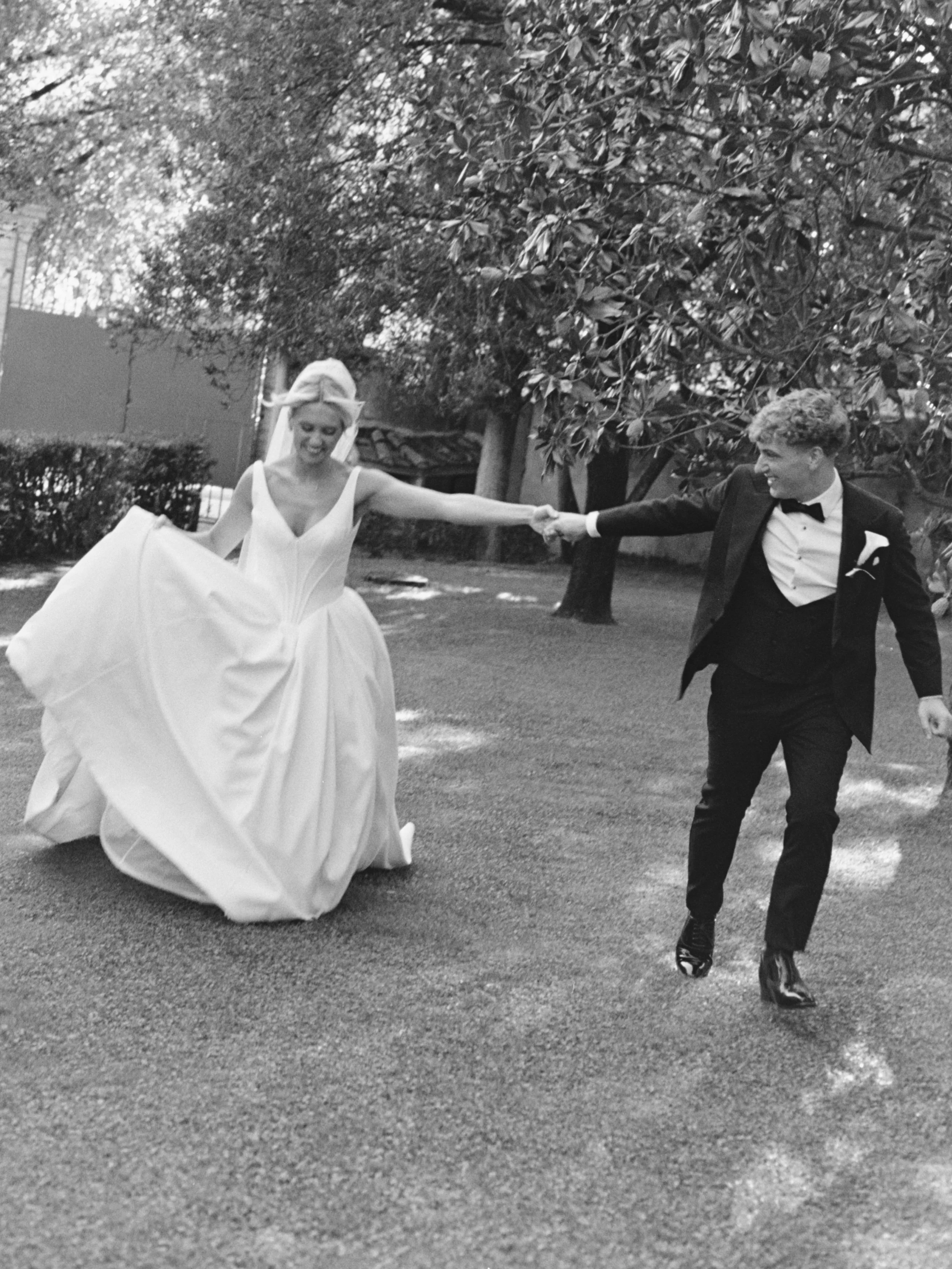 A beautiful celebration filled with elegance, warmth, and genuine moments. There&rsquo;s something about analog photography that makes these memories feel even more timeless.
.
.
@aishajfitness 
@tuscanpledges 
@villabarberino 
@omar__daini 
@chiara_