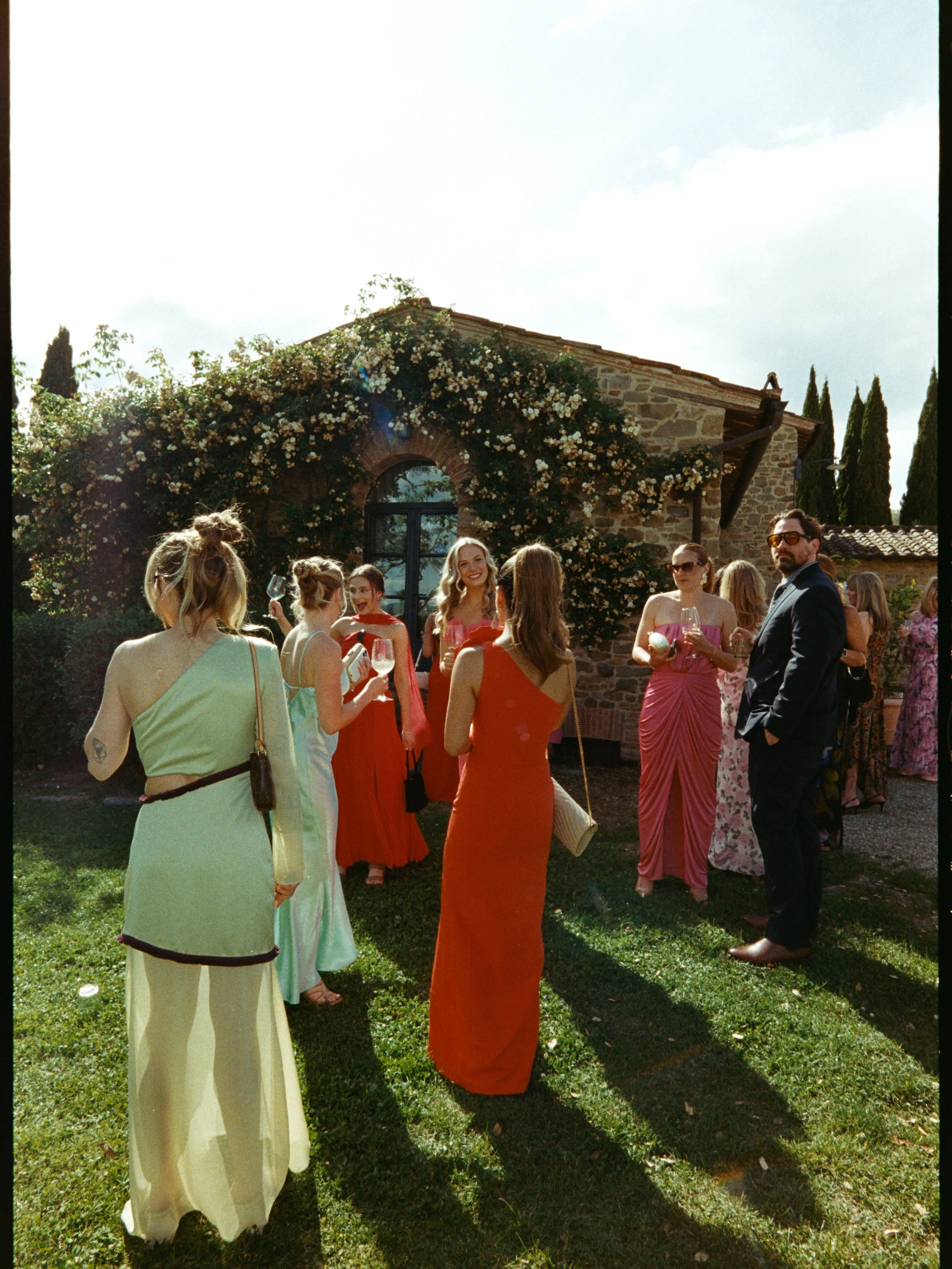 A little love story worth remembering.✨

.
.
.
@natdags 
@lovestoryeventsitaly 
@casacornacchi 
@slowhills 
@alchimia_events 
@mainardi_fiori