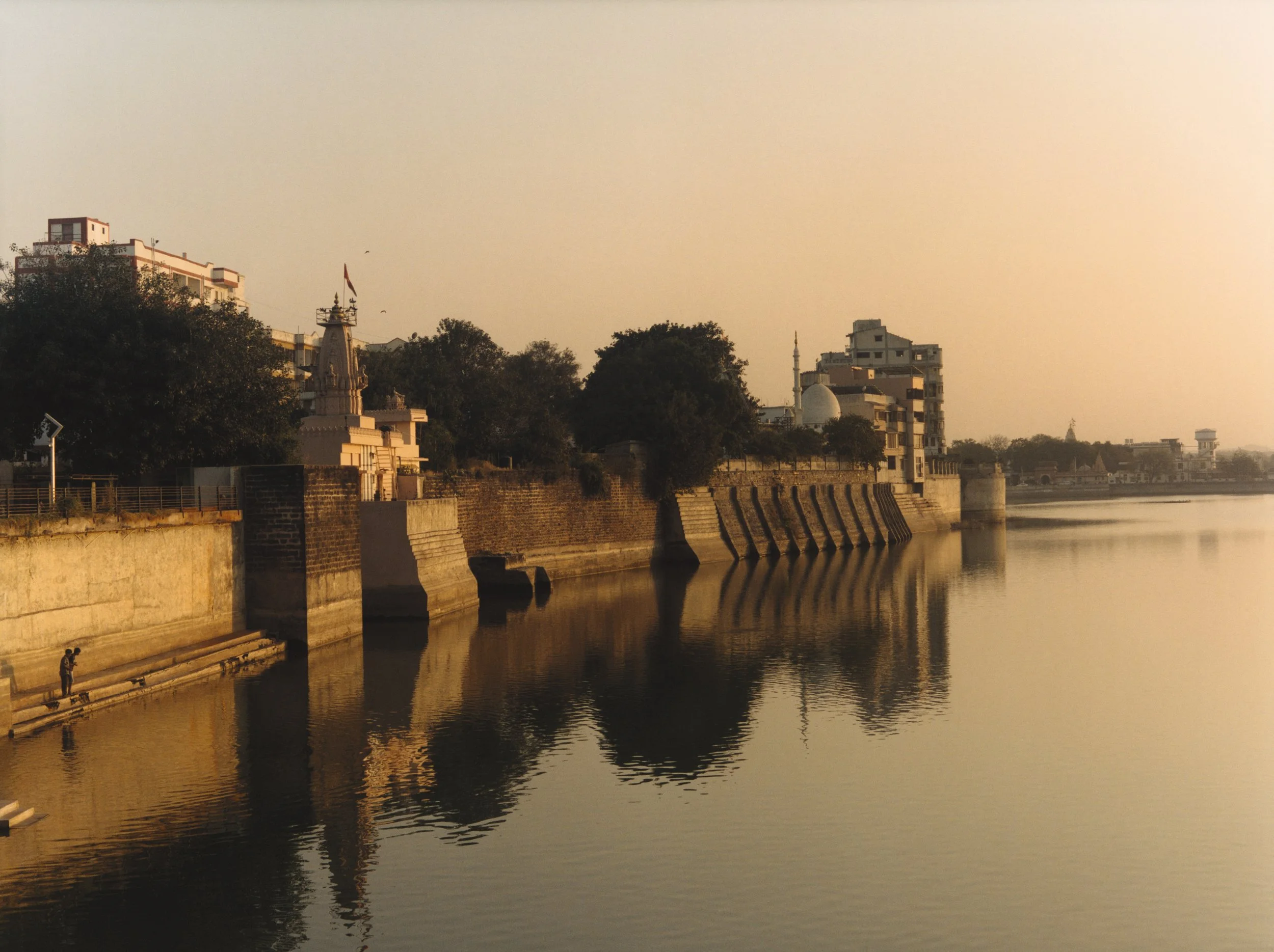 Justsmile_Issue8_LouisVuiton_FashionStory_VivekVadoliya_05.jpg