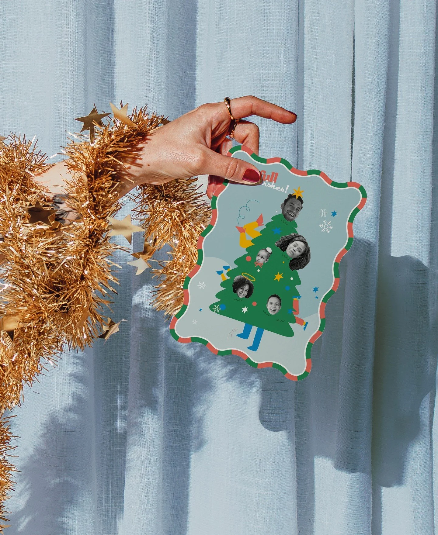 @mariahcarey zegt dat het mag, dus let's ho-ho-ho! Welk ontwerp is jouw favoriet? ✨⁠
⁠
💌 Kies uit 8 ontwerpen en 4 kleurenpaletten.⁠
🎄 Wij zorgen ervoor dat jij met jouw gezin, lief of huisdier schittert op de meest originele kaart van het jaar: vo