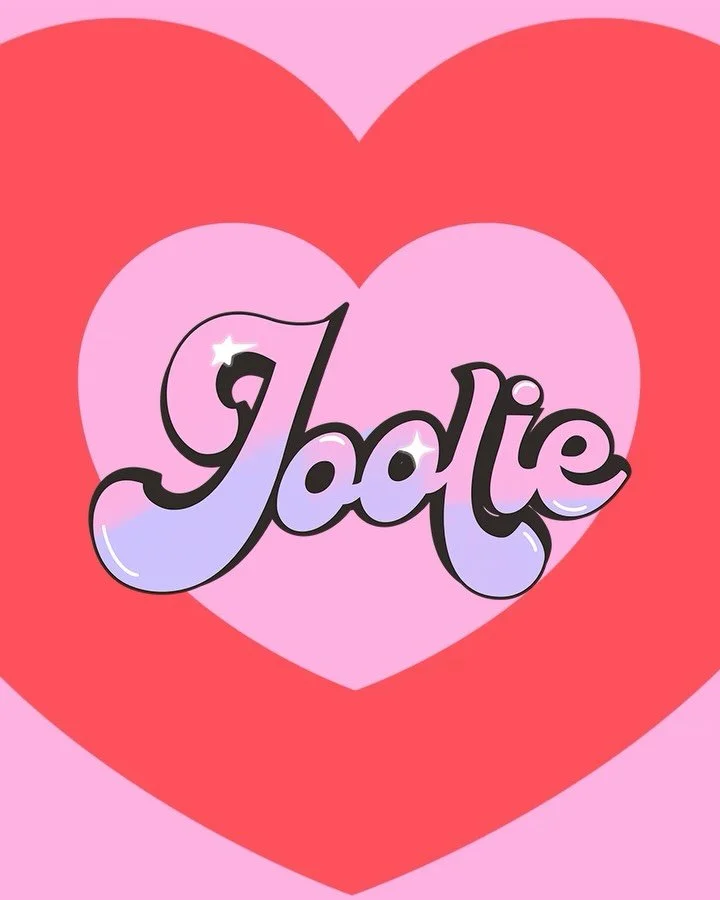 Sugar, spice, and everything nice! ✨

Voor @joolie.be mochten we een volledige visuele identiteit bouwen. Van logo &amp; branding tot visitekaartjes, signalisatie, website en zelfs een neonlicht (cooooool he!).

Voor de branding baseerden we ons op h