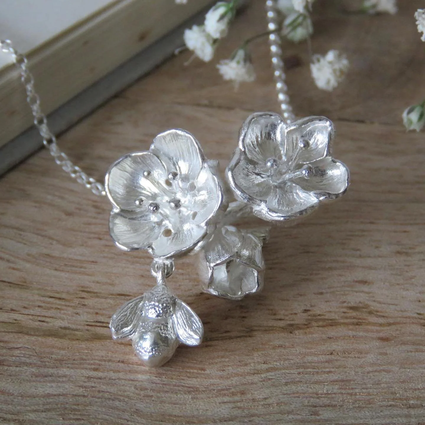 It&rsquo;s World Bee Day! 

Did you know that there are over 20,000 species of bees across the world? 

Blossom and Bee necklace and Bee necklace 🐝 

#worldbeeday #bee #beenecklace #blossom #inspiredbynature #handmade #handmadejewelleryireland