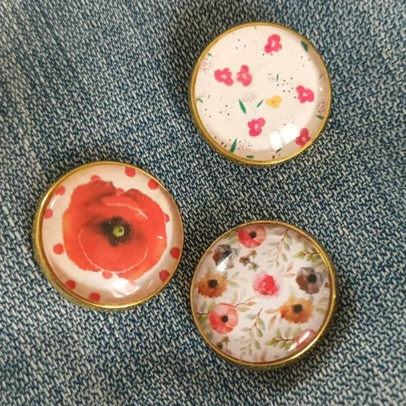 Pin's création cabochon verre