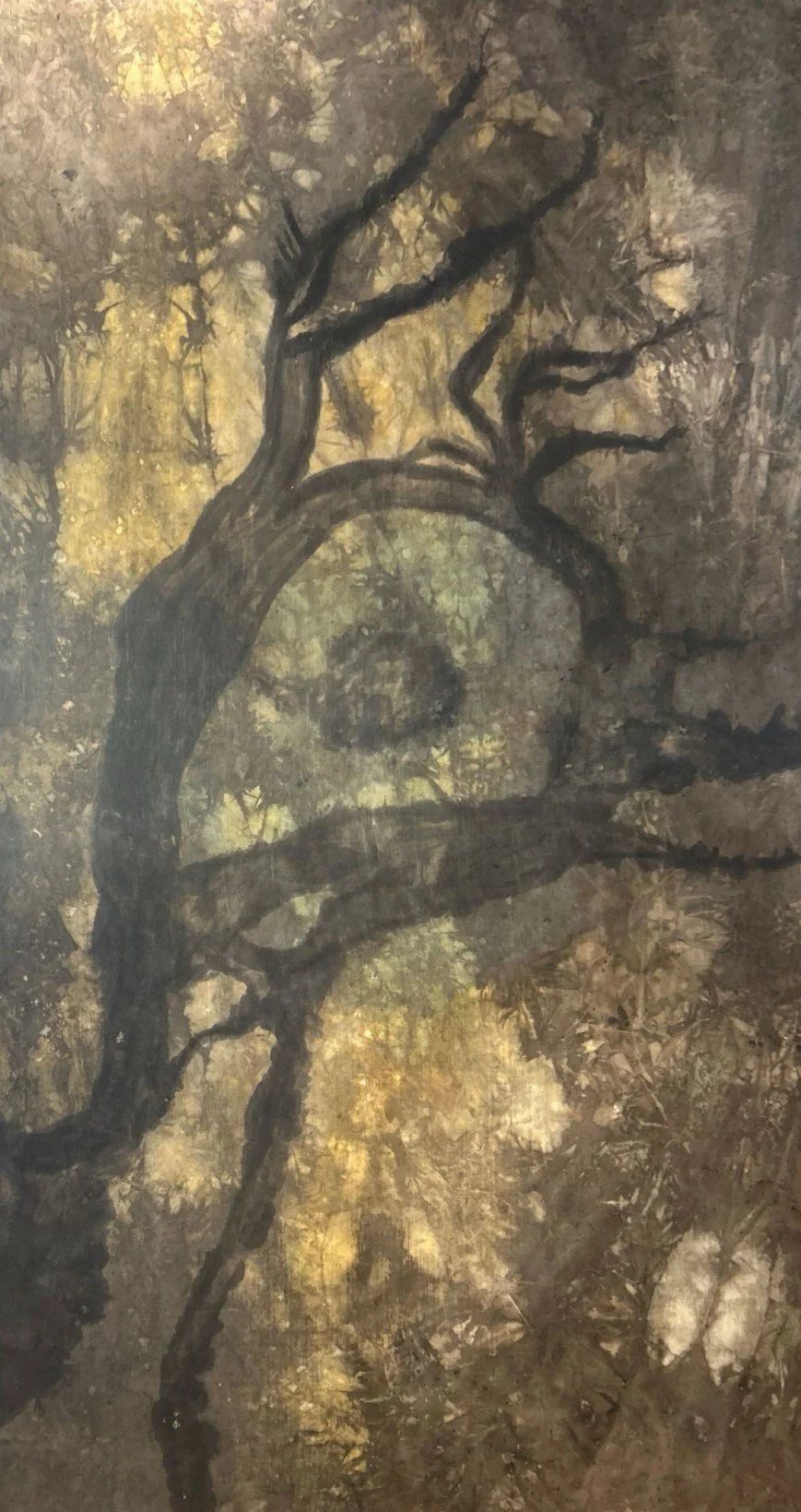 Bassin • 312 x 169 cm • pièce unique • dessin avec mordants • 
teinture végétale noix de galle, garance, indigo • coton 