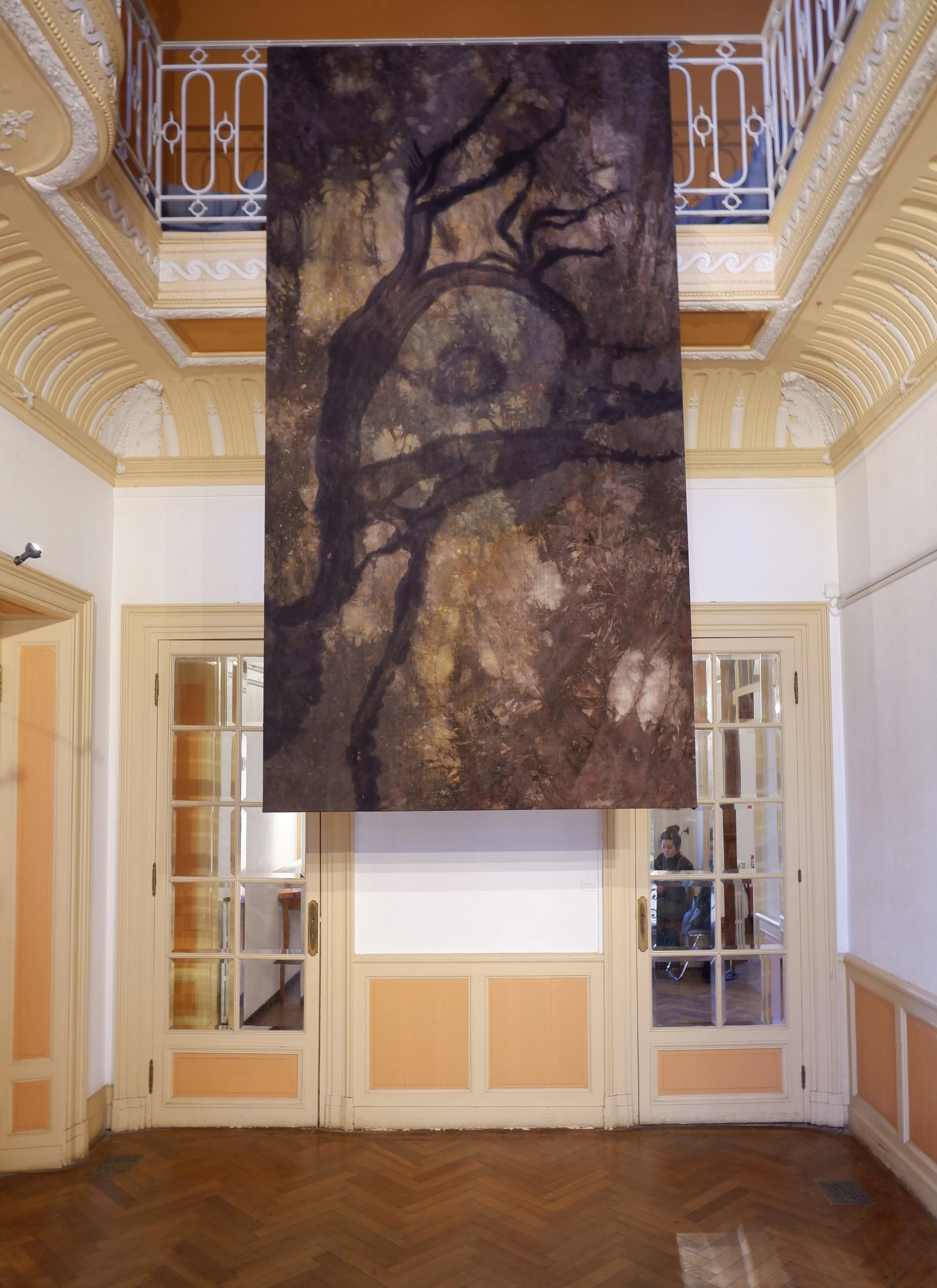 Bassin
312 x 169 cm • pièce unique • dessin avec mordants • teinture végétale noix de galle, garance, indigo • coton ©Raphaël Muller