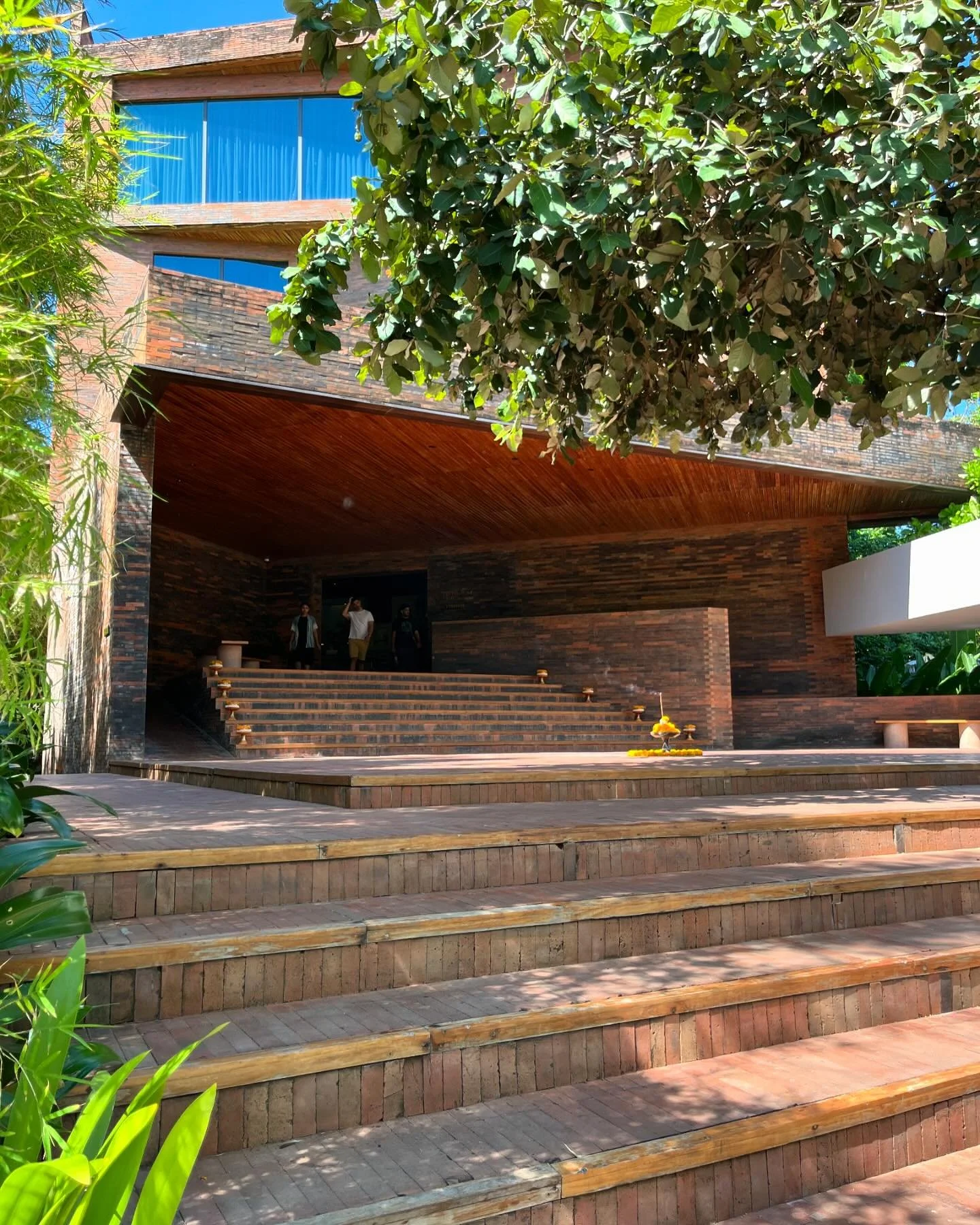 From the tropical brutalist design, to art that stops you in your tracks, to the fantastic food and pioneering sustainability policy, there is nothing average about @potatoheadbali