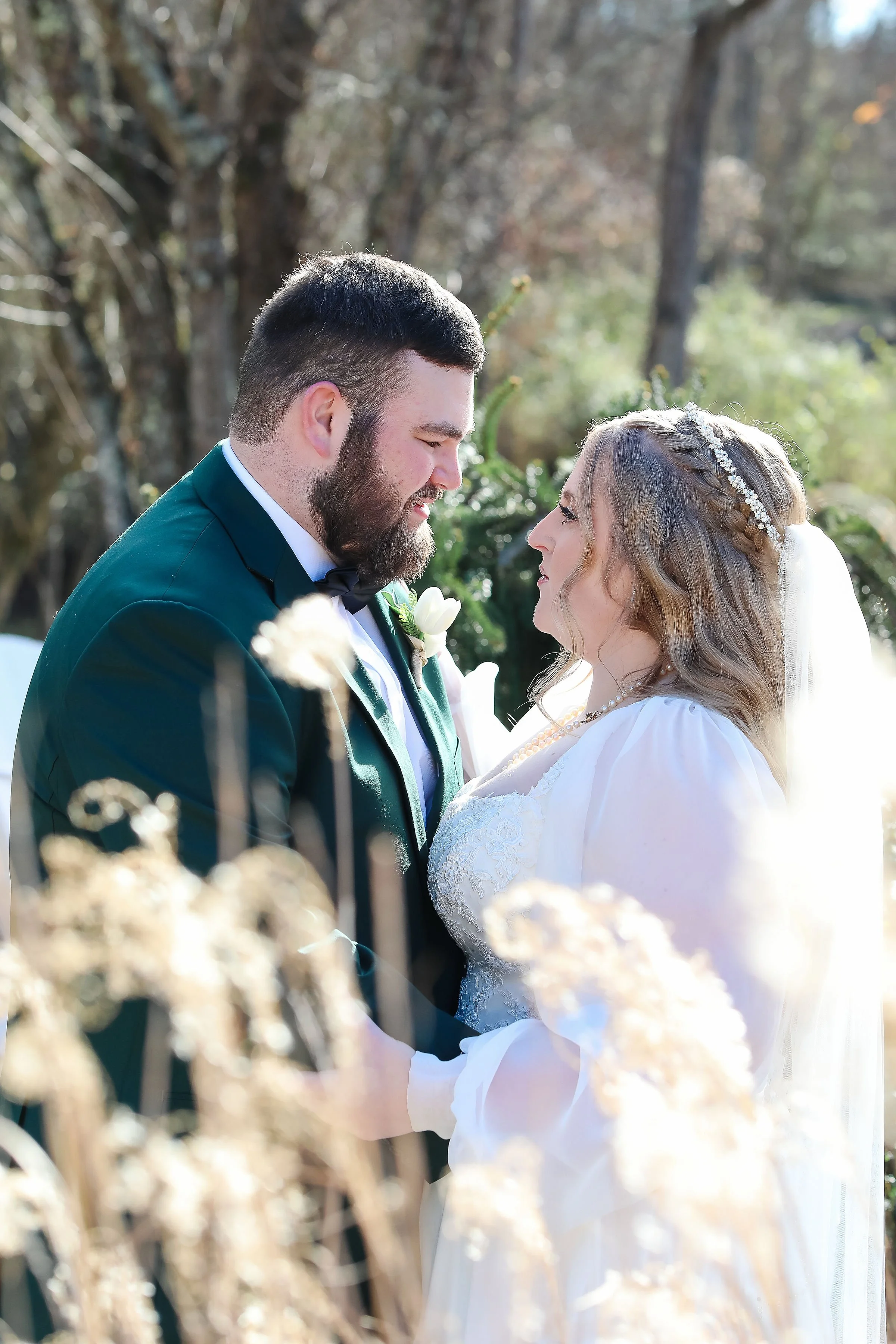 Ruthie &amp; Matthew: A Timeless Winter Wedding in Black, Gold &amp; Emerald 💍🌿