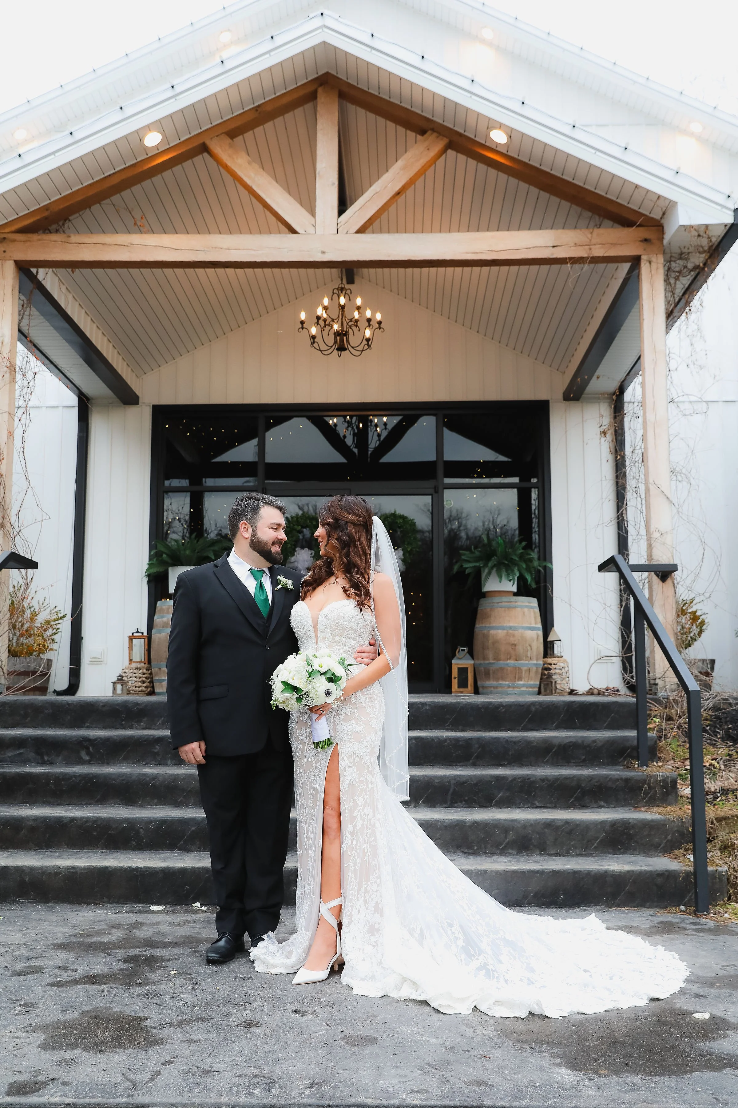 💚✨ Elegant Emerald &amp; Gold Winter Wedding | Jennifer &amp; Anthony’s Cozy February Celebration