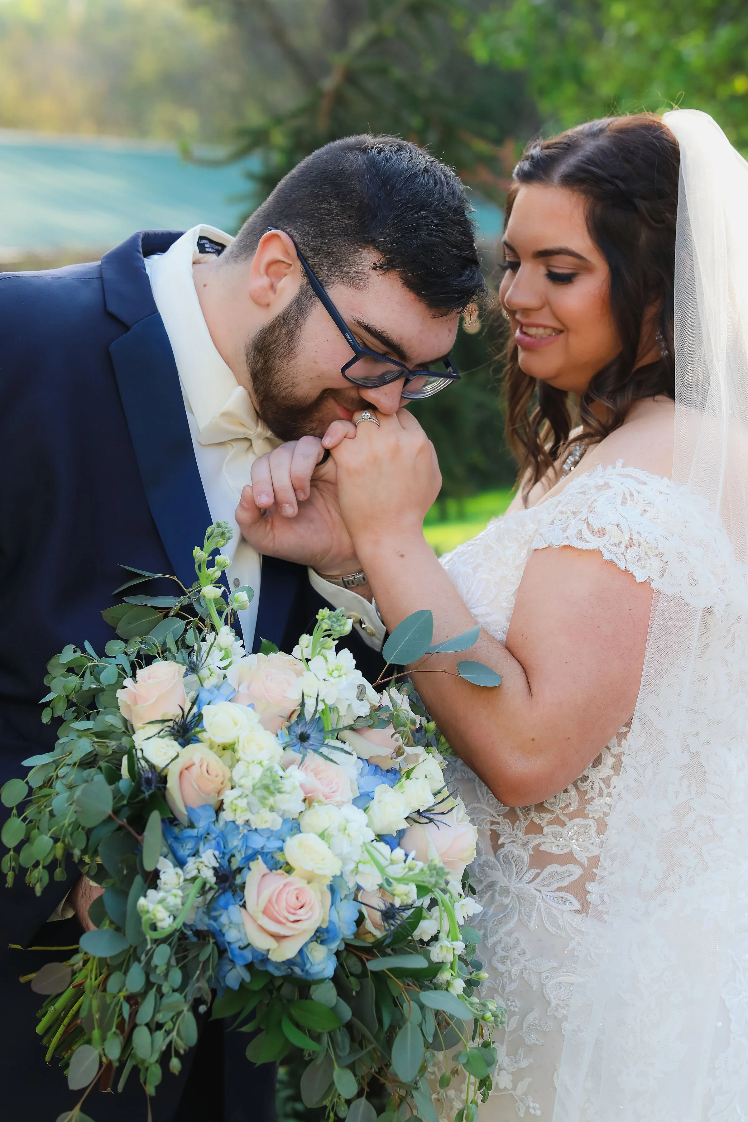 ✨ Jessie &amp; Chad’s Timeless Navy &amp; Blush Wedding Celebration