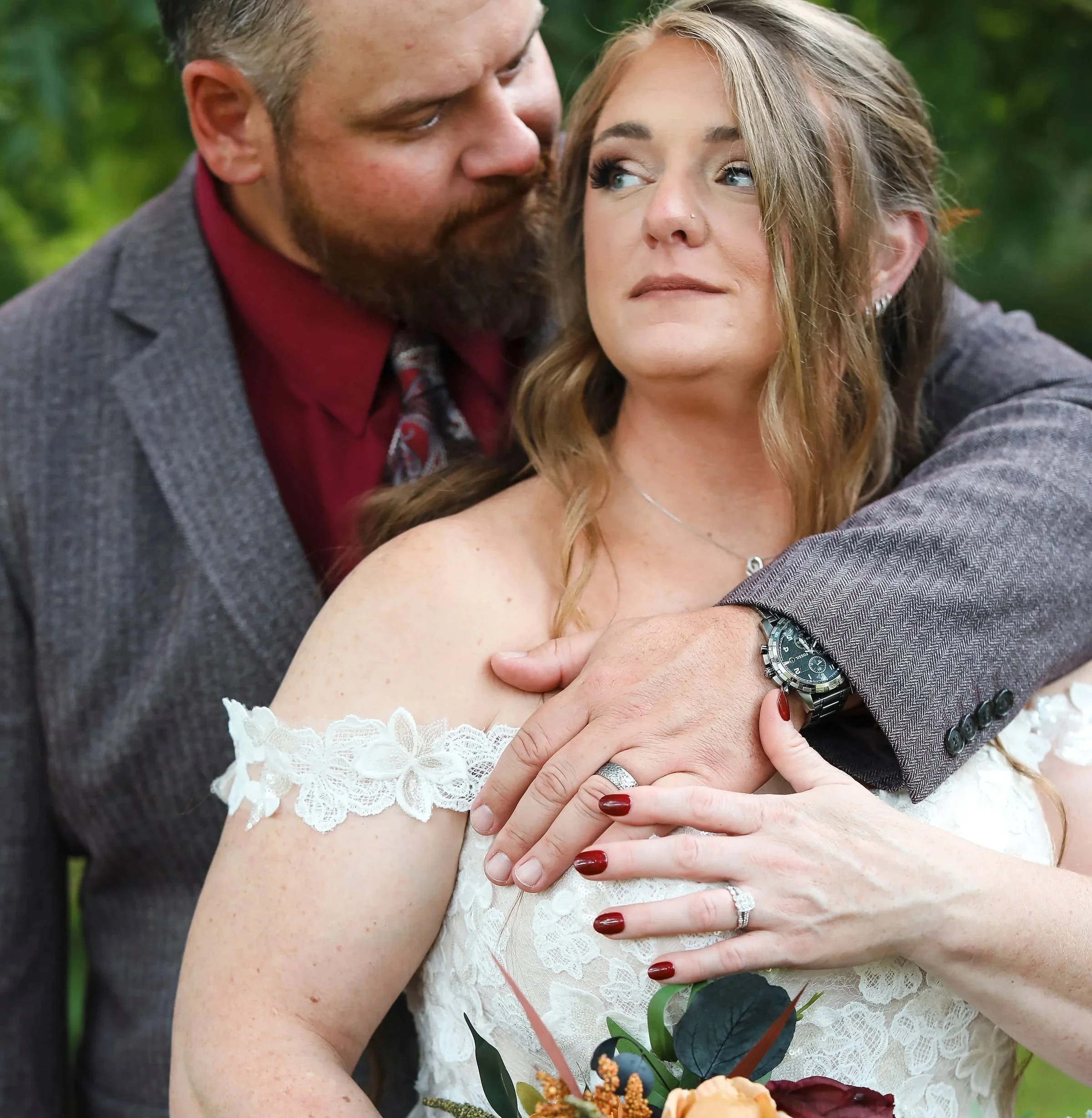 🍂🖤 Alison &amp; Tyler’s Dark &amp; Moody Fall Wedding Filled with Burgundy, Emerald, and Gold Details