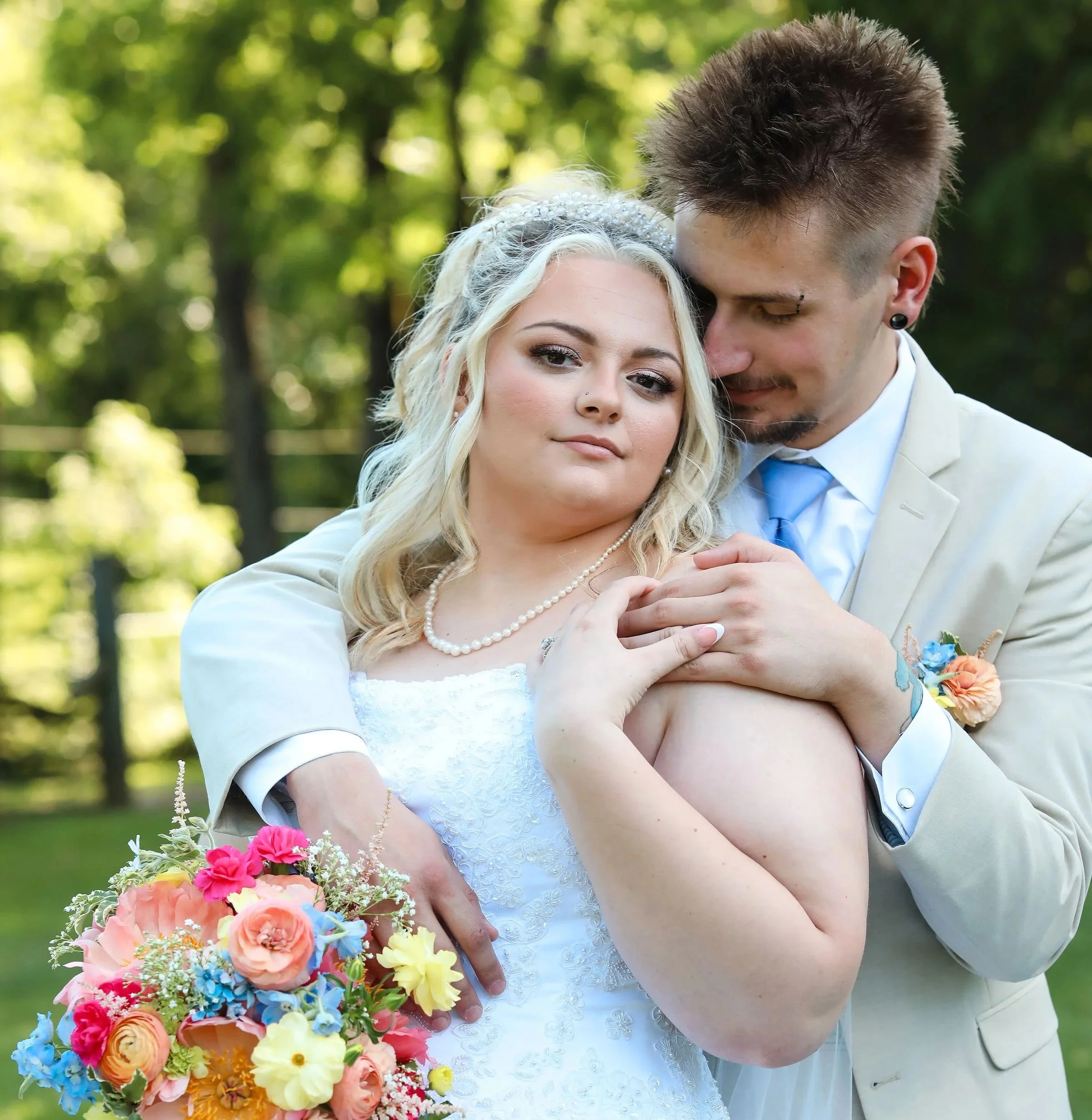🌸💙 Makayla &amp; Chase Fritz's Bold Wildflower Wedding at Little Tennessee Event Farm 💍✨