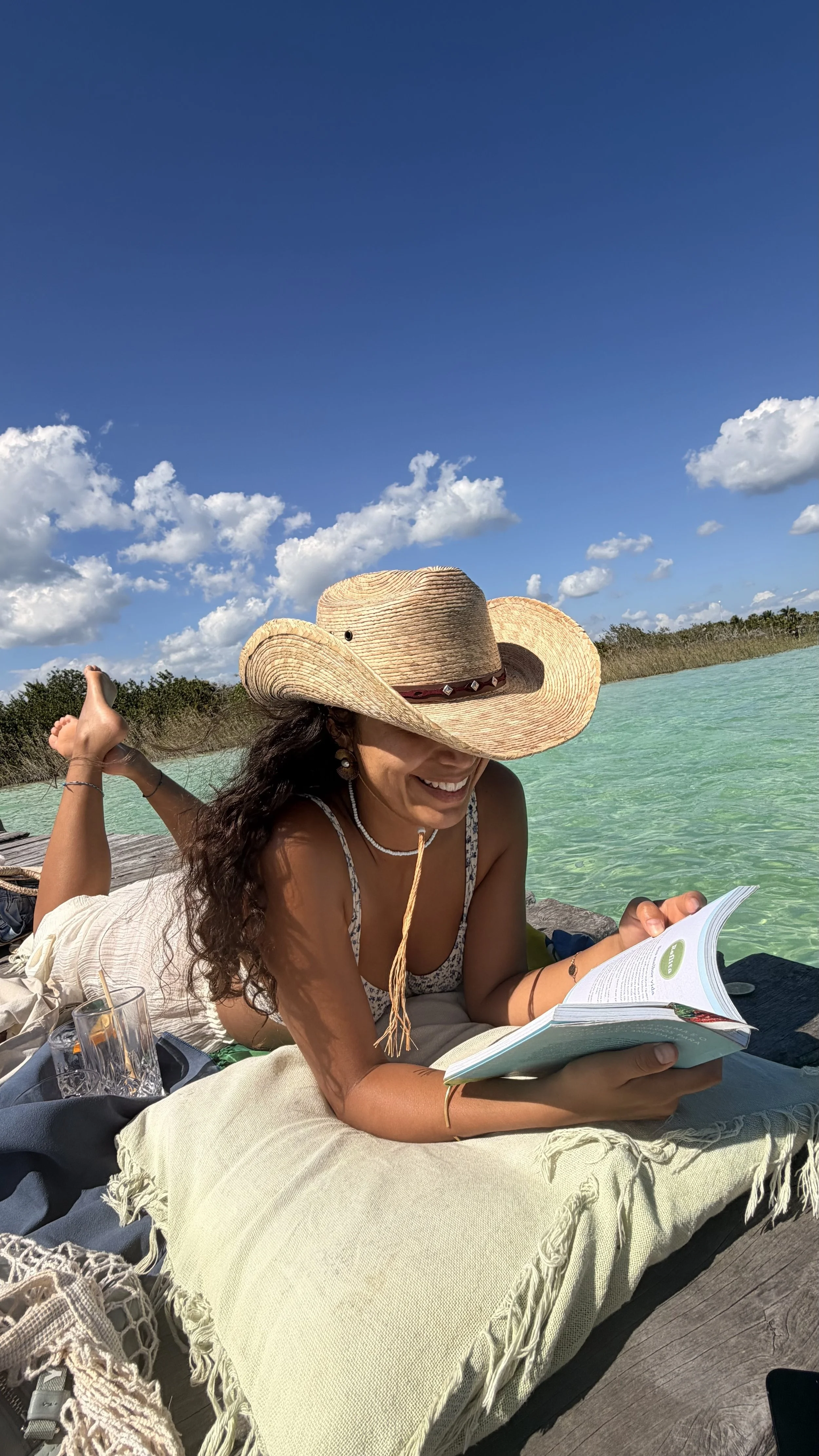 Organic house and tempo- Warm sand, barefoot dancing and incences in the air- Welcome to the sounds of Tulum 