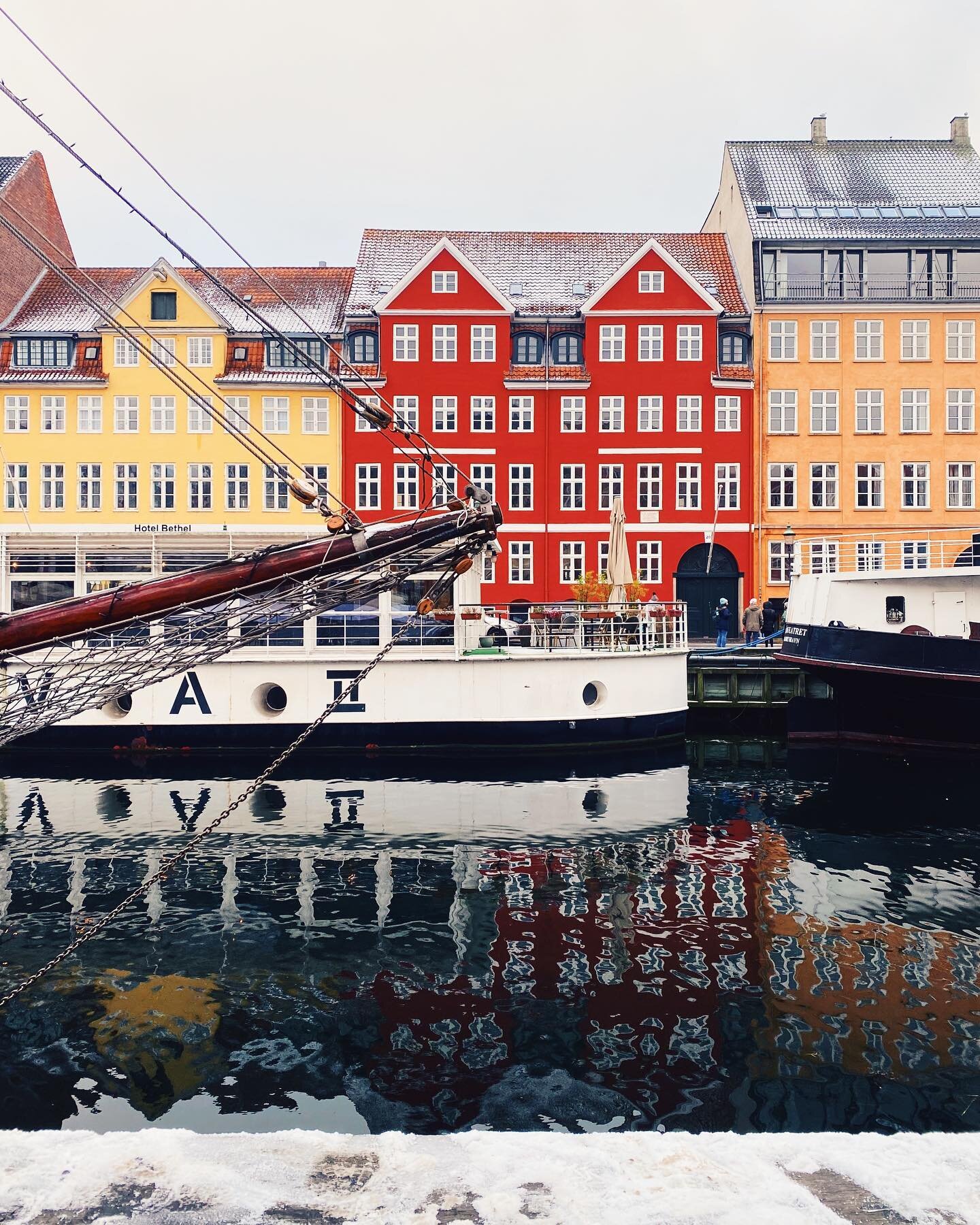 ✨ Copenhague carnet d&rsquo;adresses: f o o d ✨

&hellip;j&rsquo;ai ADOR&Eacute; la capitale danoise ! Charmante, &agrave; la fois pointue et d&eacute;contract&eacute;e, c&rsquo;est une super destination avec ou sans enfants. 

On commence par le plu