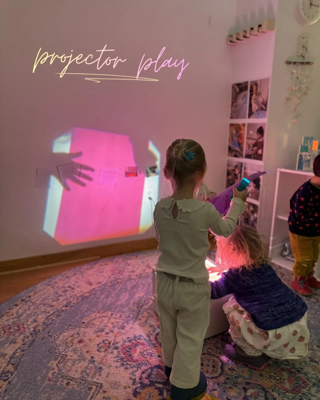 In the fall, we shared images of the children in Room 4 interacting with teacher-curated projections 💡🌈Since then, we&rsquo;ve handed over this role and invited the children to investigate the workings of the overhead projector through hands-on exp