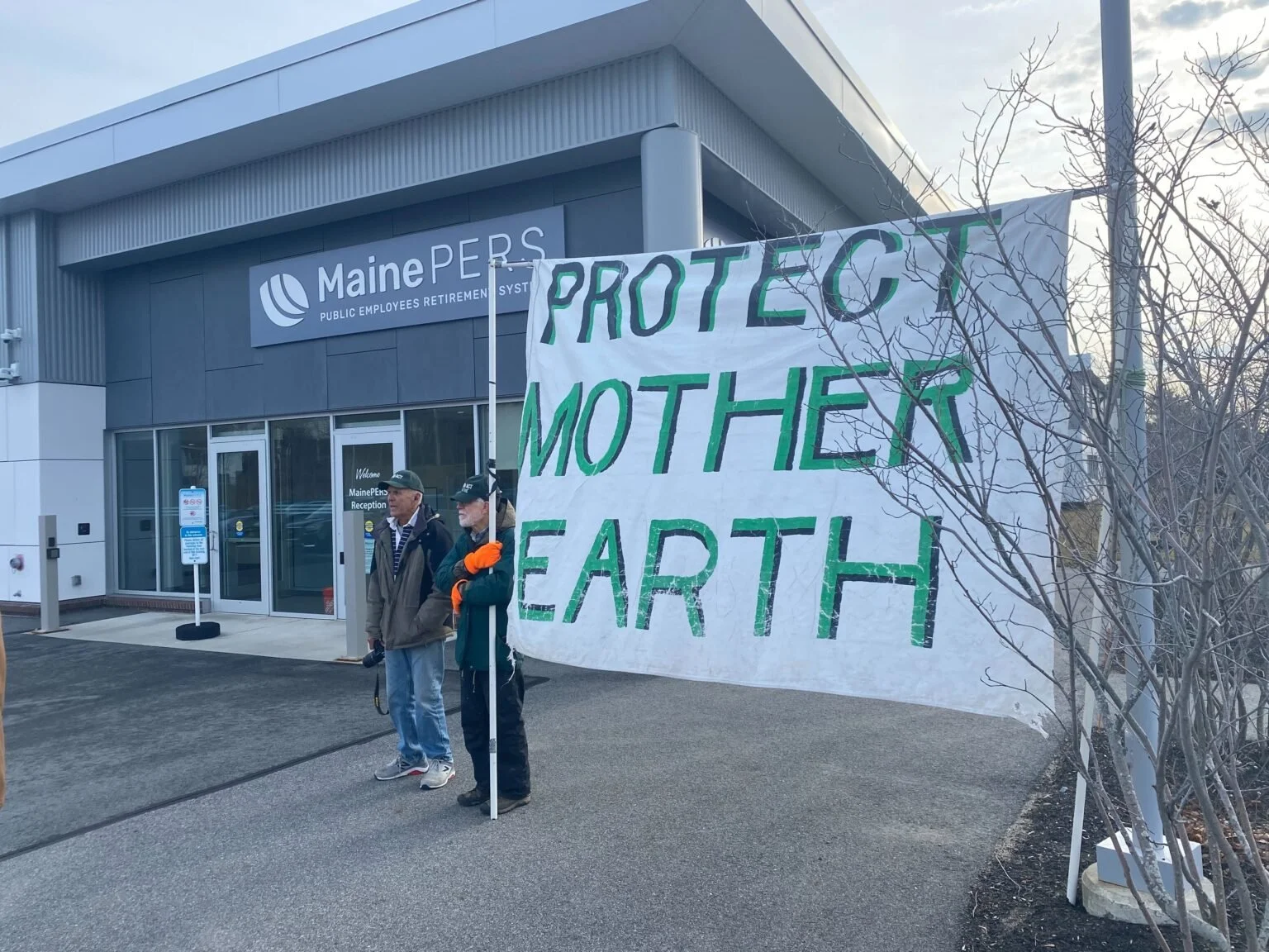 State pension fund criticized for failing to prioritize fossil fuel divestment despite 2021 law