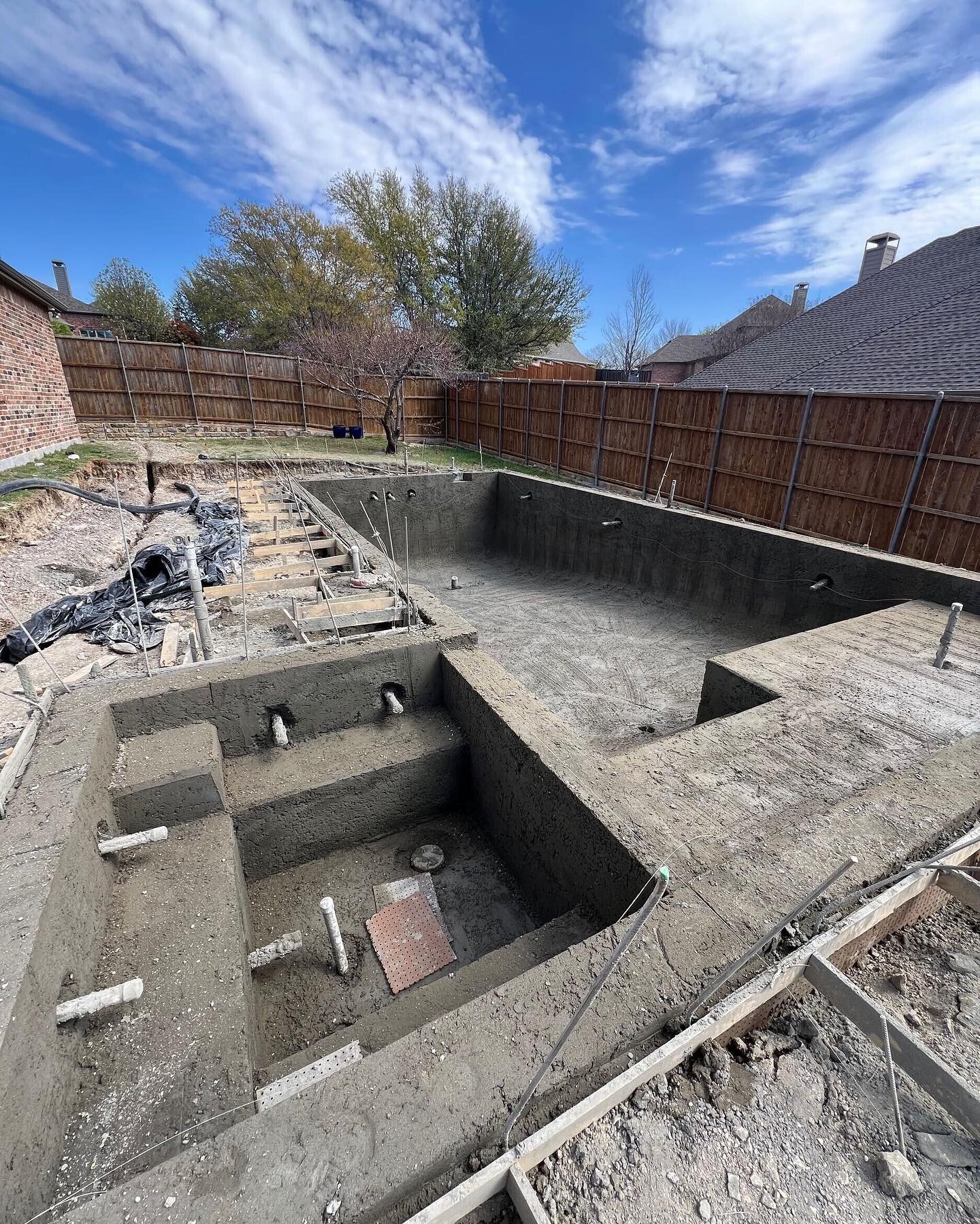 All finished up with the shotcrete! 🔥

#FoleyPools #pool #outdoorliving #pooldesign #construction #outdoorliving #renovation #poolbuilder #excavator #excavation #gunitepool #poolconstruction #poolinspo #prospertx #friscotx #celinatx #commercialbuild