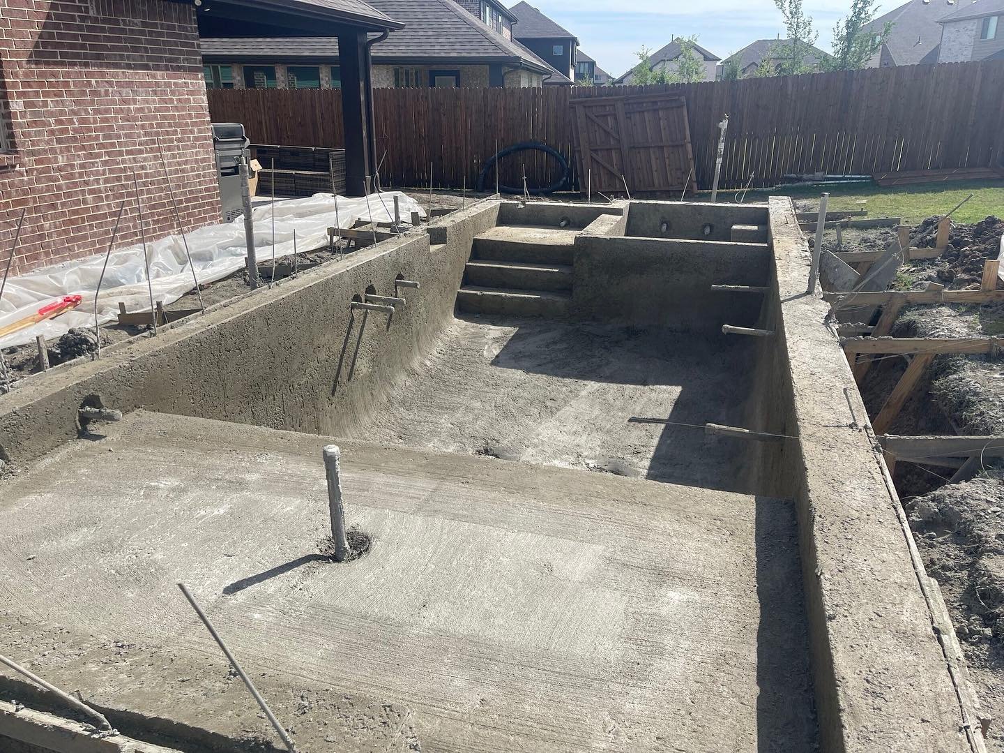 Shotcrete is all finished up! 🔥

#FoleyPools #pool #outdoorliving #pooldesign #construction #outdoorliving #renovation #poolbuilder #excavator #excavation #gunitepool #poolconstruction #poolinspo #prospertx #friscotx #celinatx #commercialbuilding #g