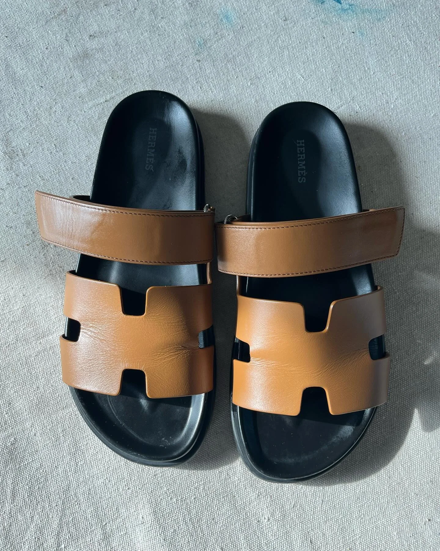 Cleaning and polishing @hermes #ChypreSandals ✨