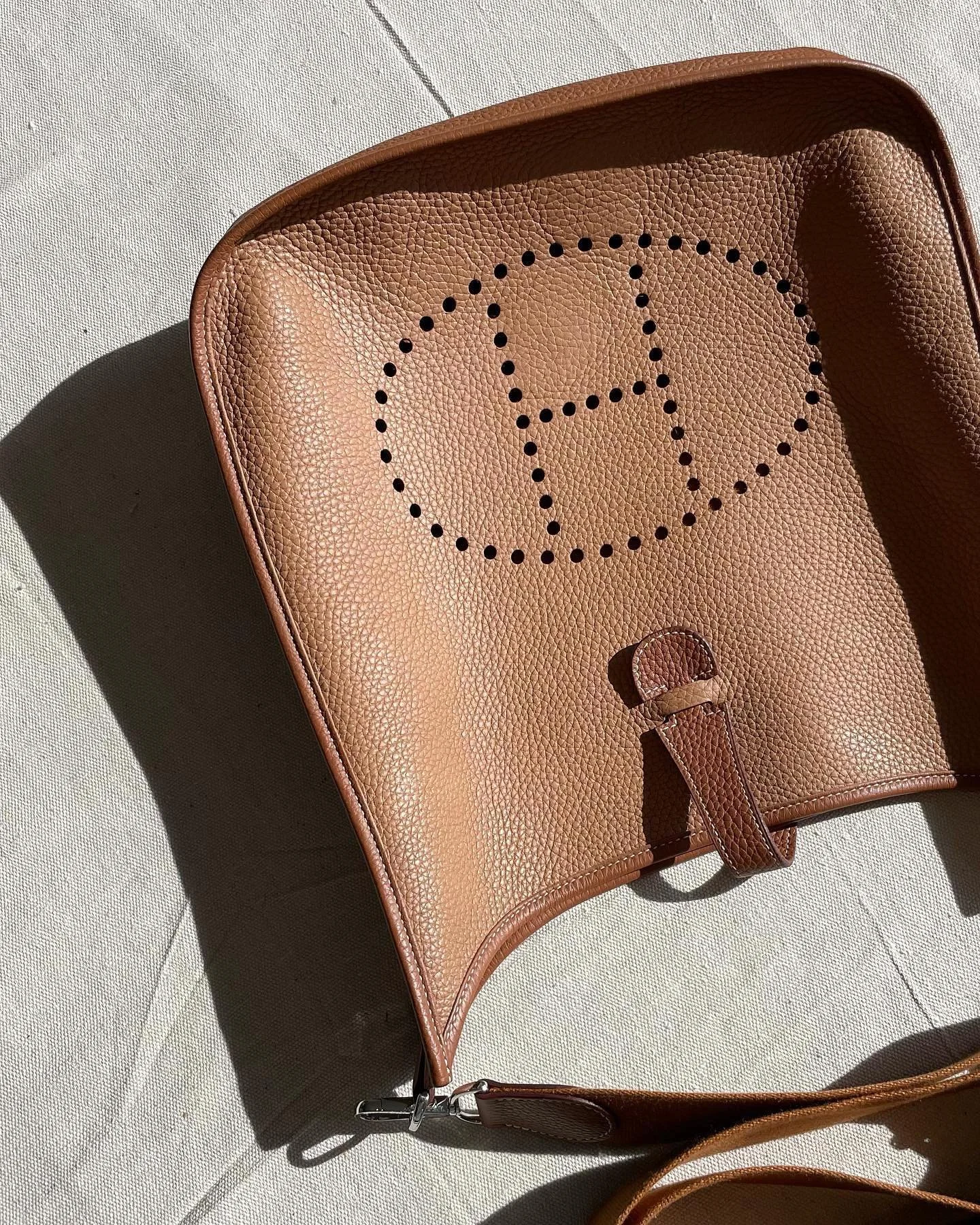 🌕🌗🌑 SWIPE @hermes  #HermesEvelyne #hermes #restore @itsmejps