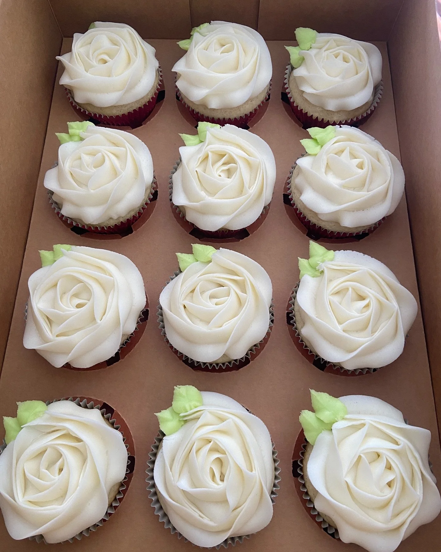Little vanilla rosettes 🍦🌹
#sweetgscupcakes #cupcakes #dessert #aurora #illinois #starbaker #fyp