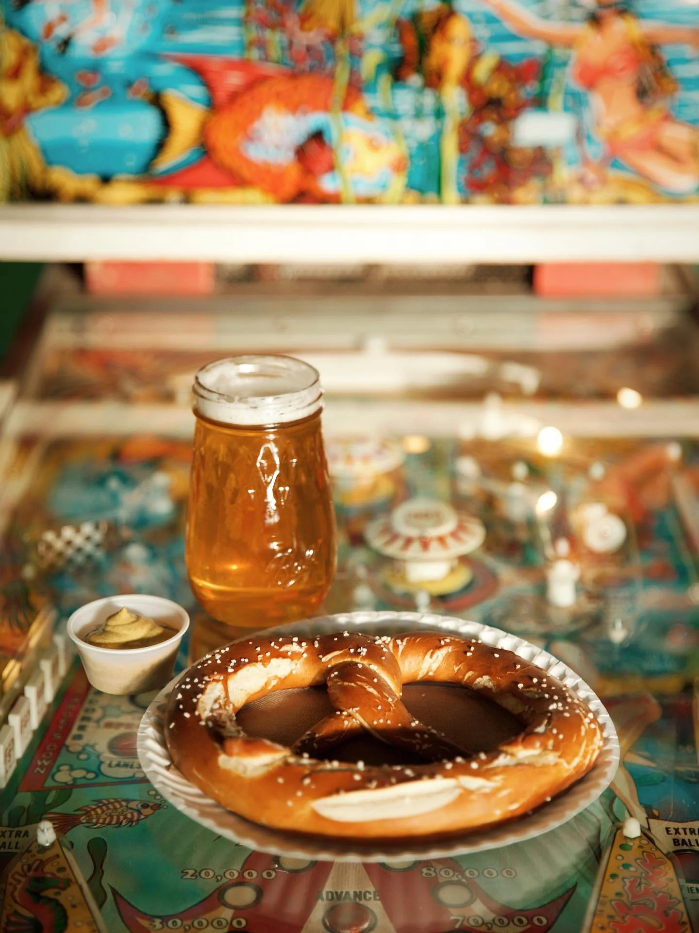 Chilly Mondays call for a pint of your favorite pour and a toasted pretzel from @breadcraft. And maybe a game of pinball. Or several.

Come ease into the week with us, open 3-9 pm 🥨 🍺