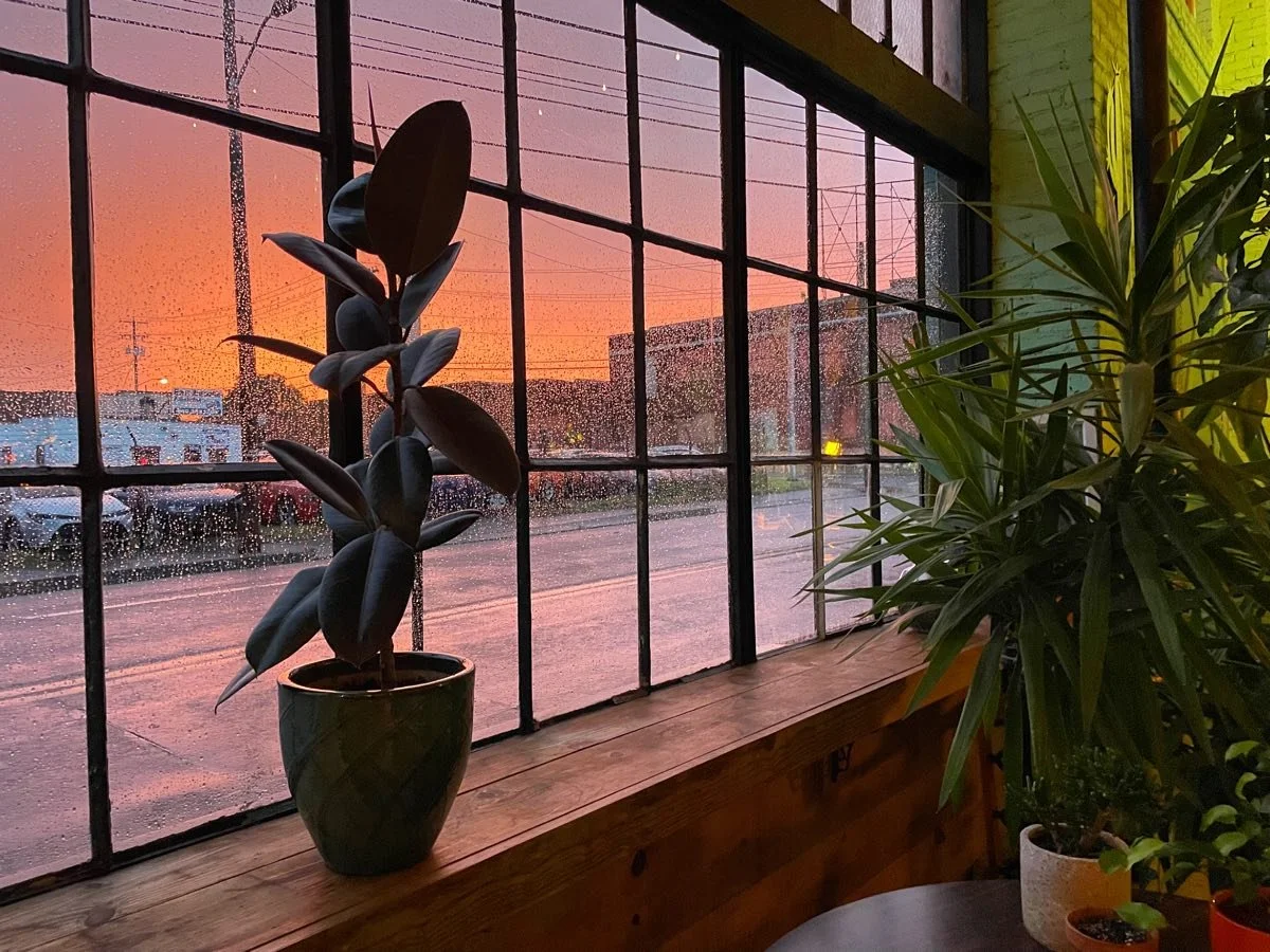 Dreamy lil&rsquo; taproom sunset pic for your Monday feed. Swing by tonight after work for a pint or two, you deserve it. Open till 9 pm 🍻