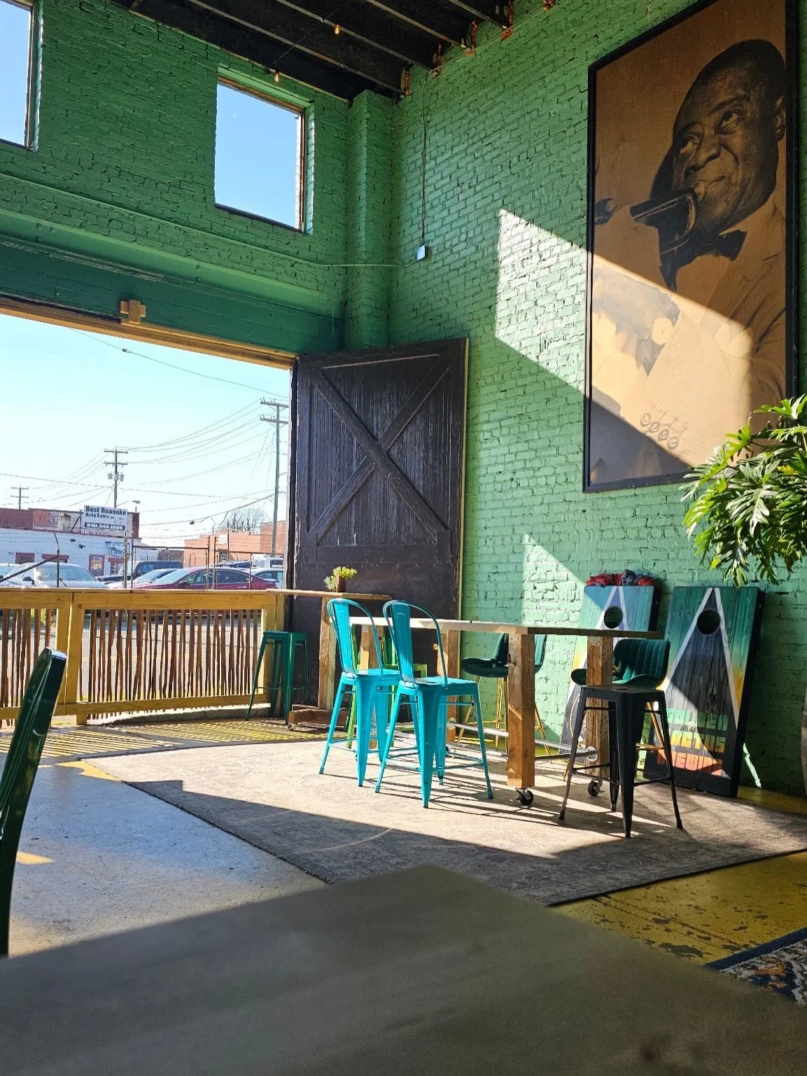 It&rsquo;s shaping up to be a gorgeous day on Saturday! Barn doors will be open and @phatanchovies will be playing 6-9 pm! Swing by for some live music and a pint of your favorite pour. 🍻