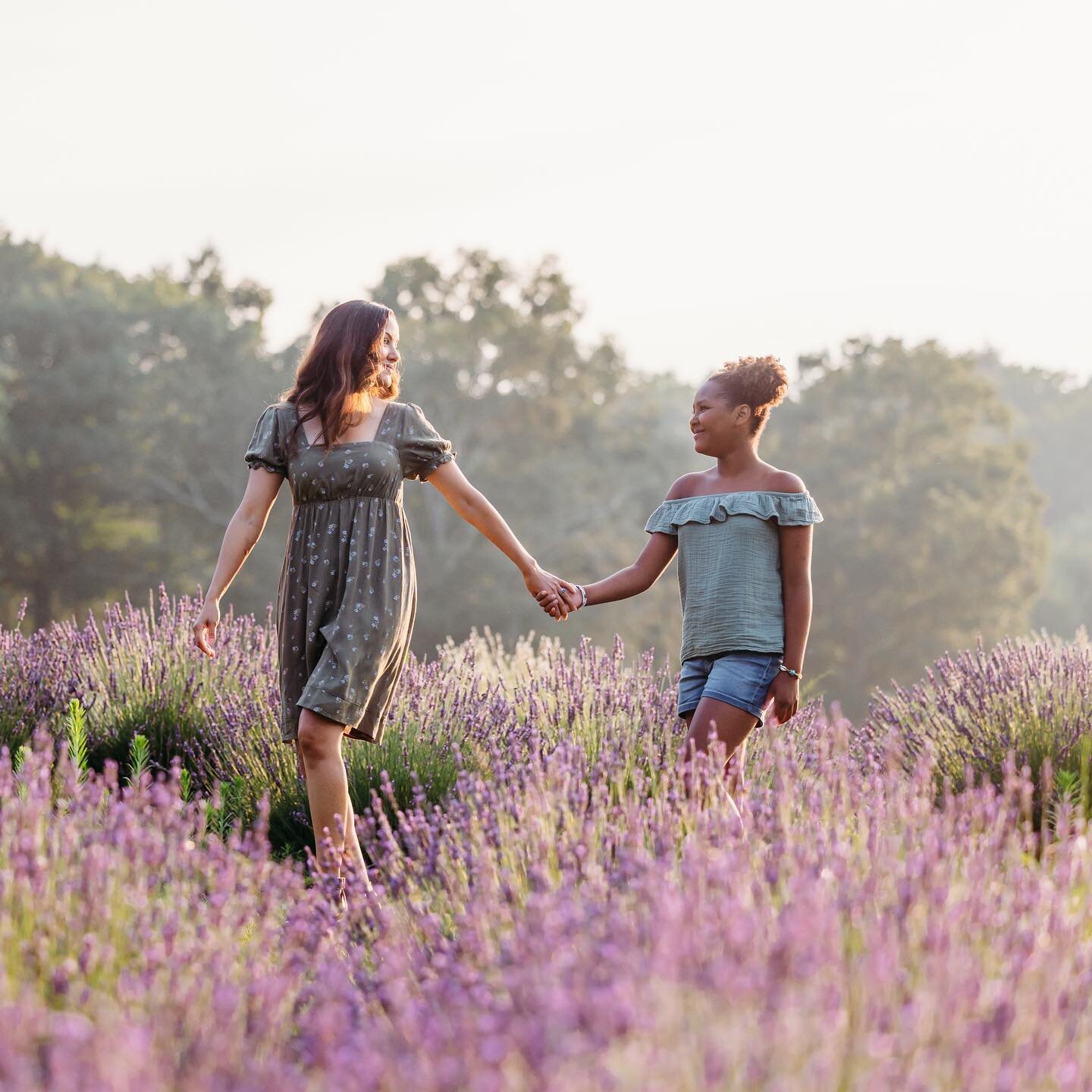 Just sent out the last proof galleries from my mini sessions at Lavender Pond Farm last week! It was such a great evening for it and I even was able to squeeze in sessions for each of my sisters with their youngest kids. 💜💜💜