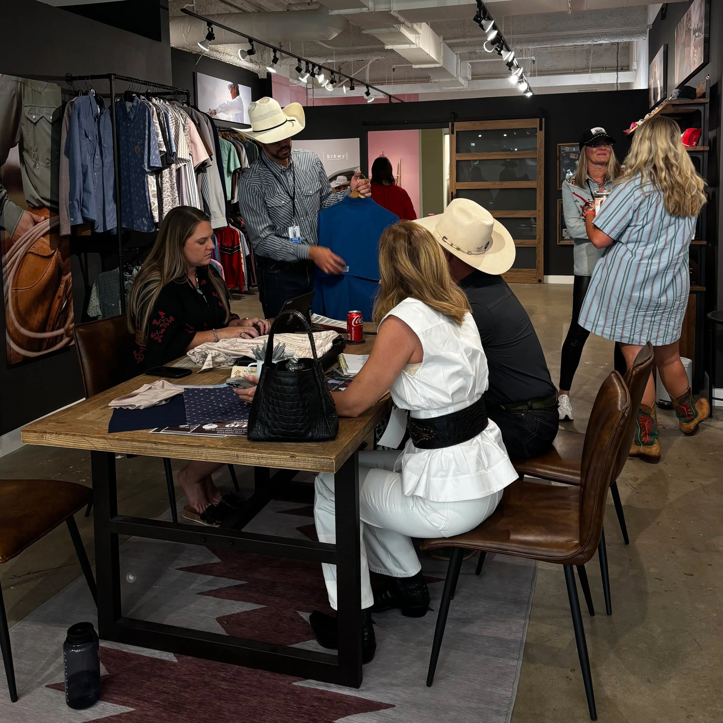 A brand without a strategy is just a horse without a rider.

Pretty logos are great. But without knowing who you're talking to, what you stand for, and why you're different, design is just decoration.

Strategy first. Saddle second. Then ride. 🤠

Sa