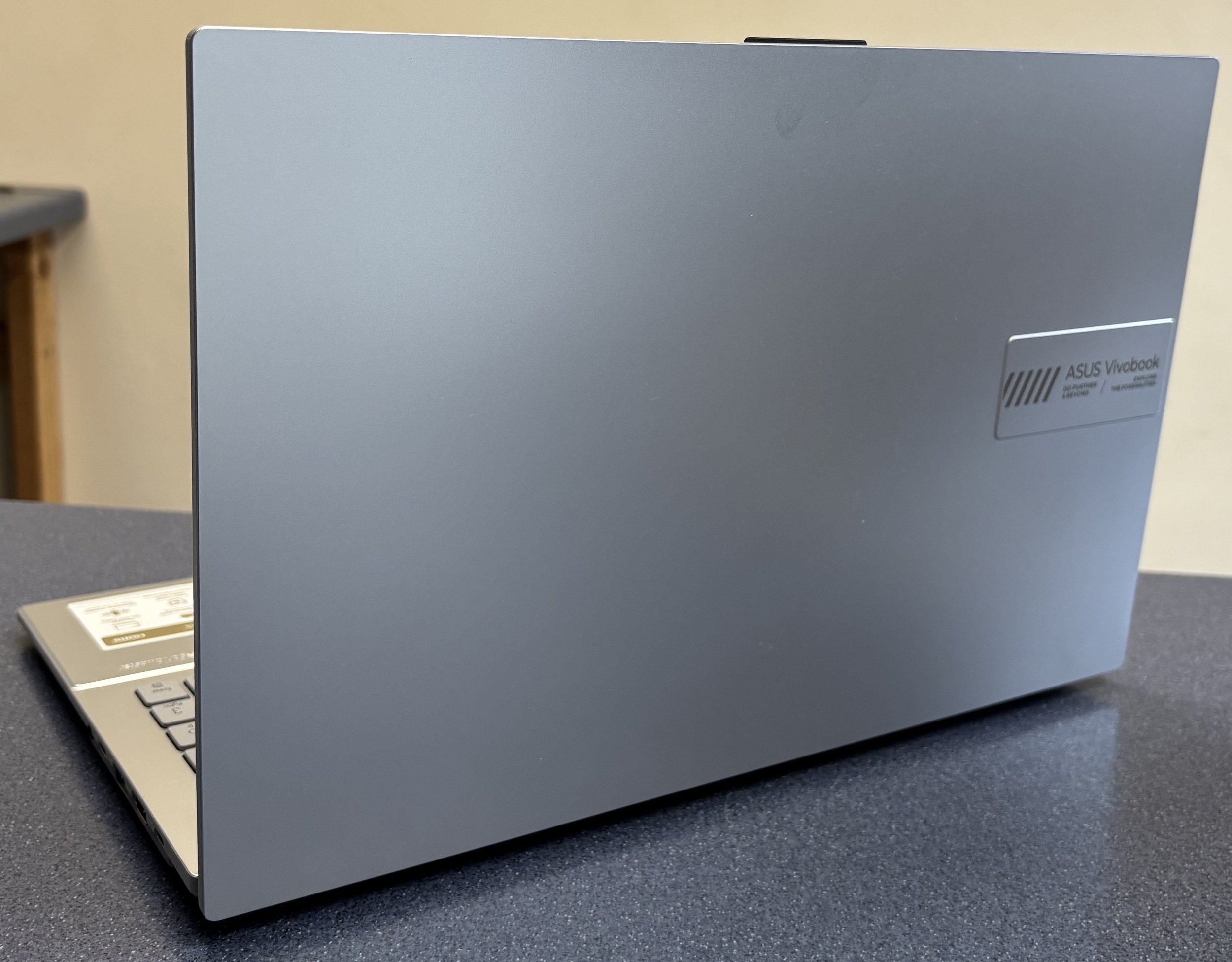 AsusG015-3.jpg