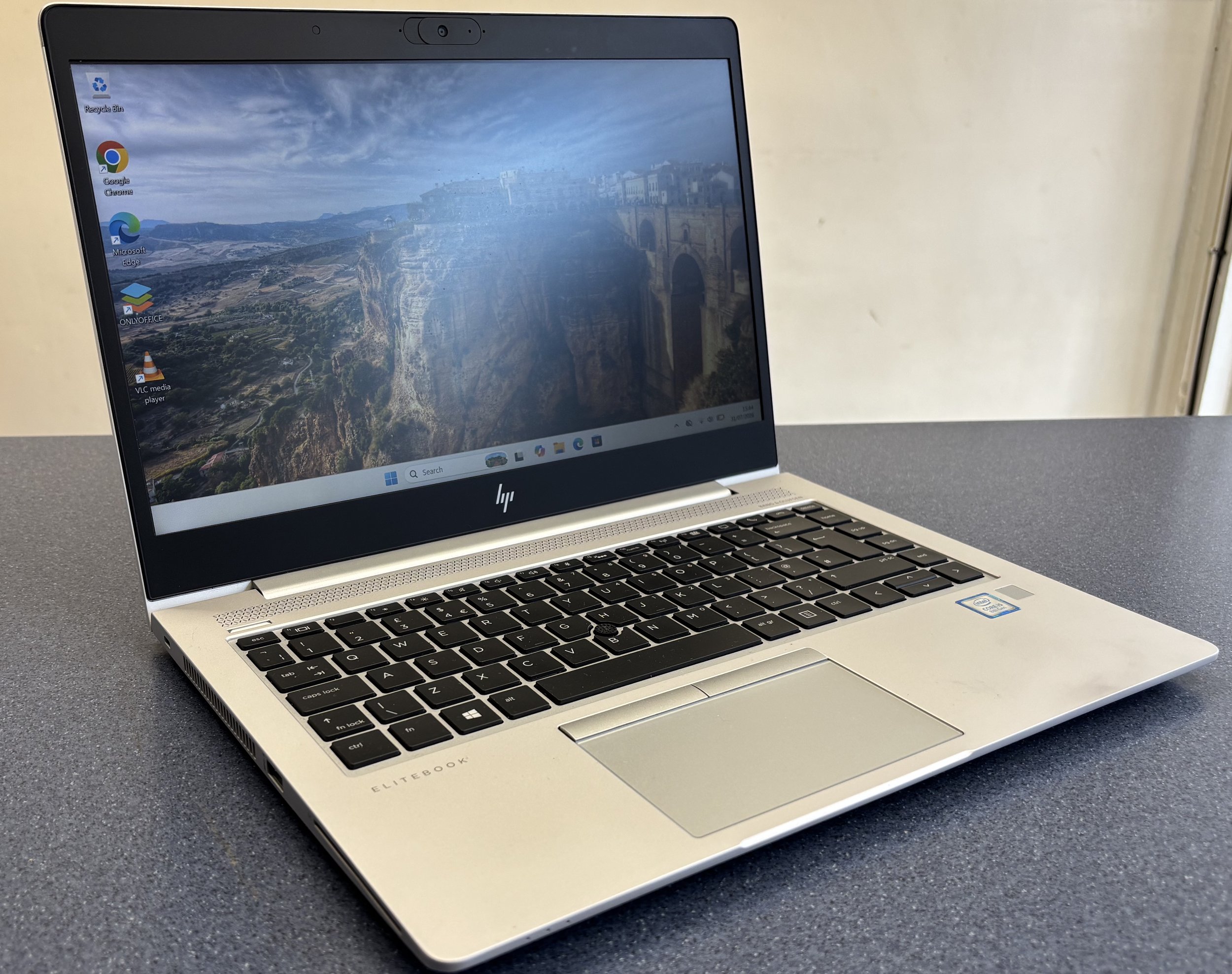 HP-EL840-G5-1.jpg