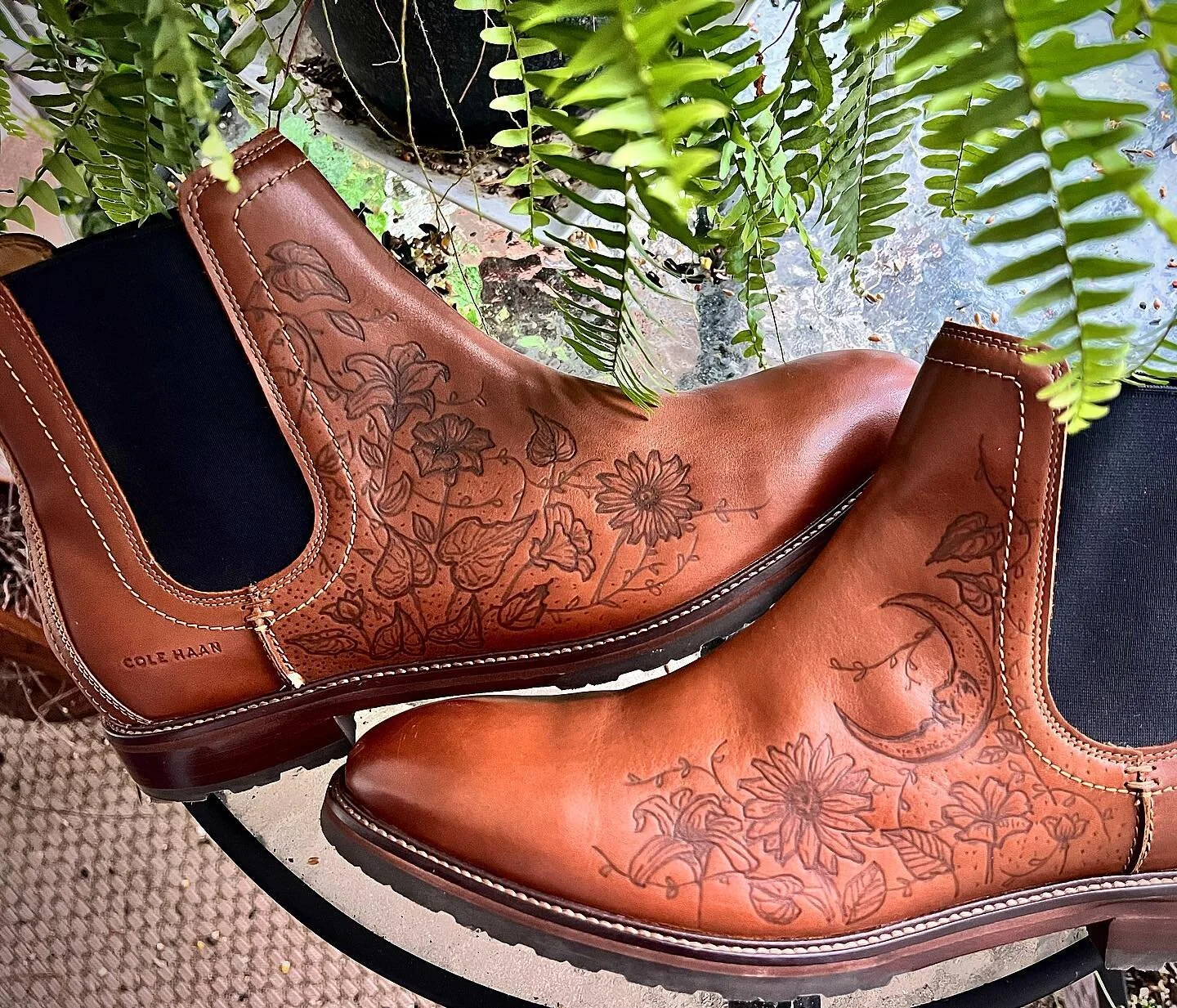 Burning illustrations on boots #illustration #art #design #boots #drawing #sketch #fashion #floral #moon