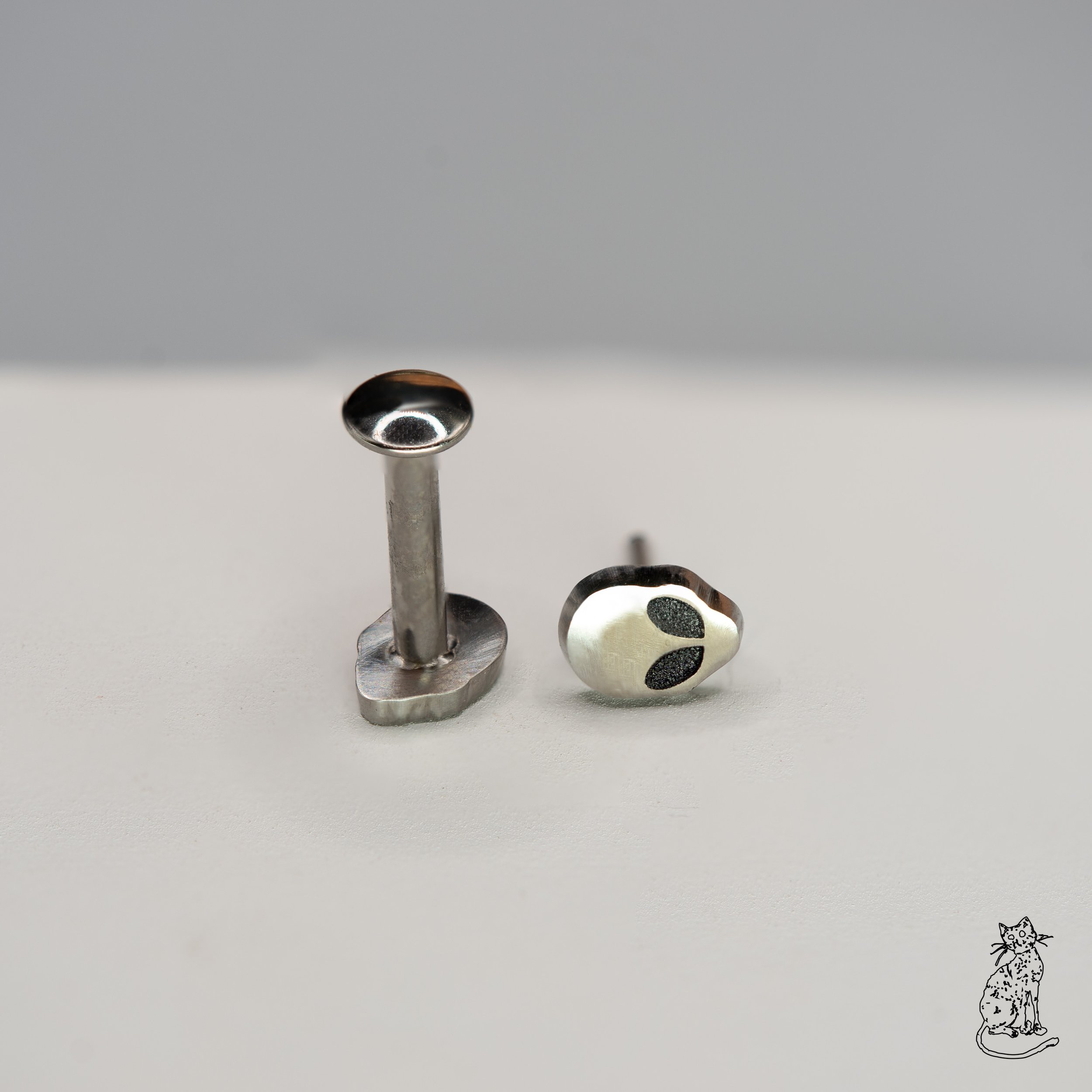 tiny alien upside down post on_.jpg
