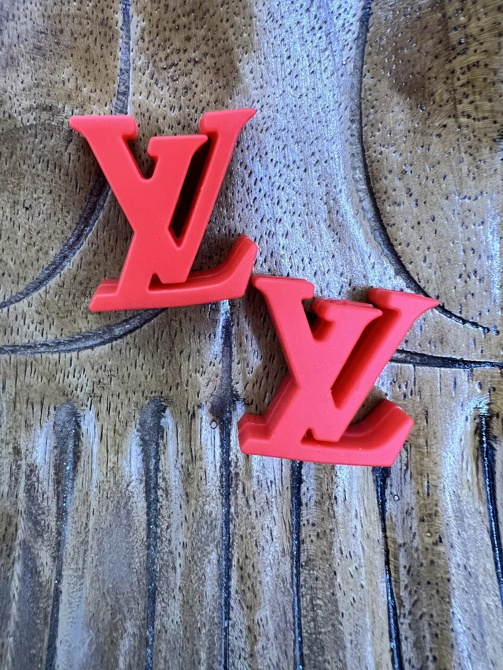 LOUIS VUITTONストライプロゴ クッション 保存袋付き LOUIS VUITTONストライプロゴ クッション 保存袋付き