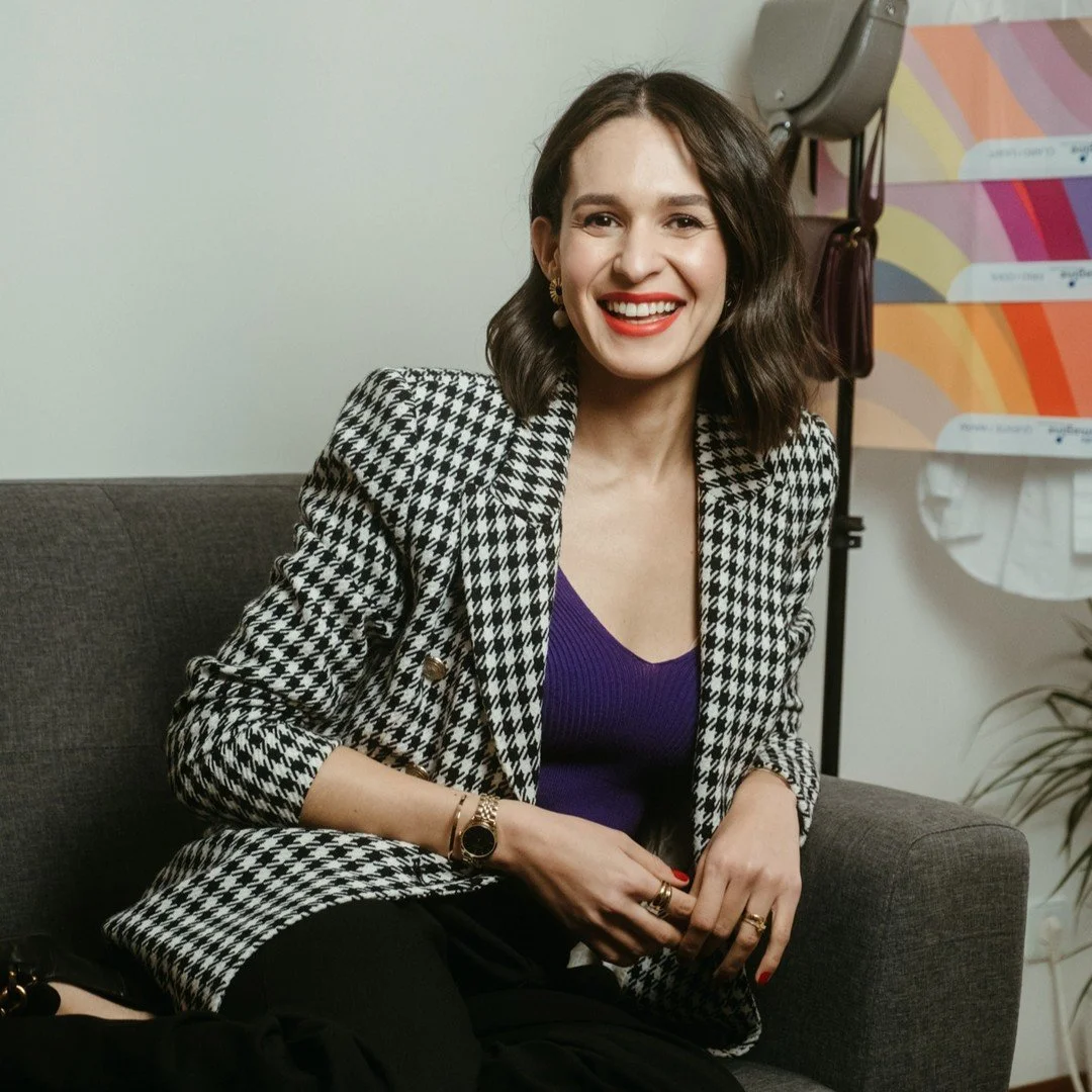 A minha hist&oacute;ria com a minha cartela de cores e a conex&atilde;o com o meu estilo pessoal.

Enquanto gravava meu &uacute;ltimo v&iacute;deo sobre a cartela de cores de outono quente, lembrei-me do quanto me empenhei em criar um guarda-roupa ou