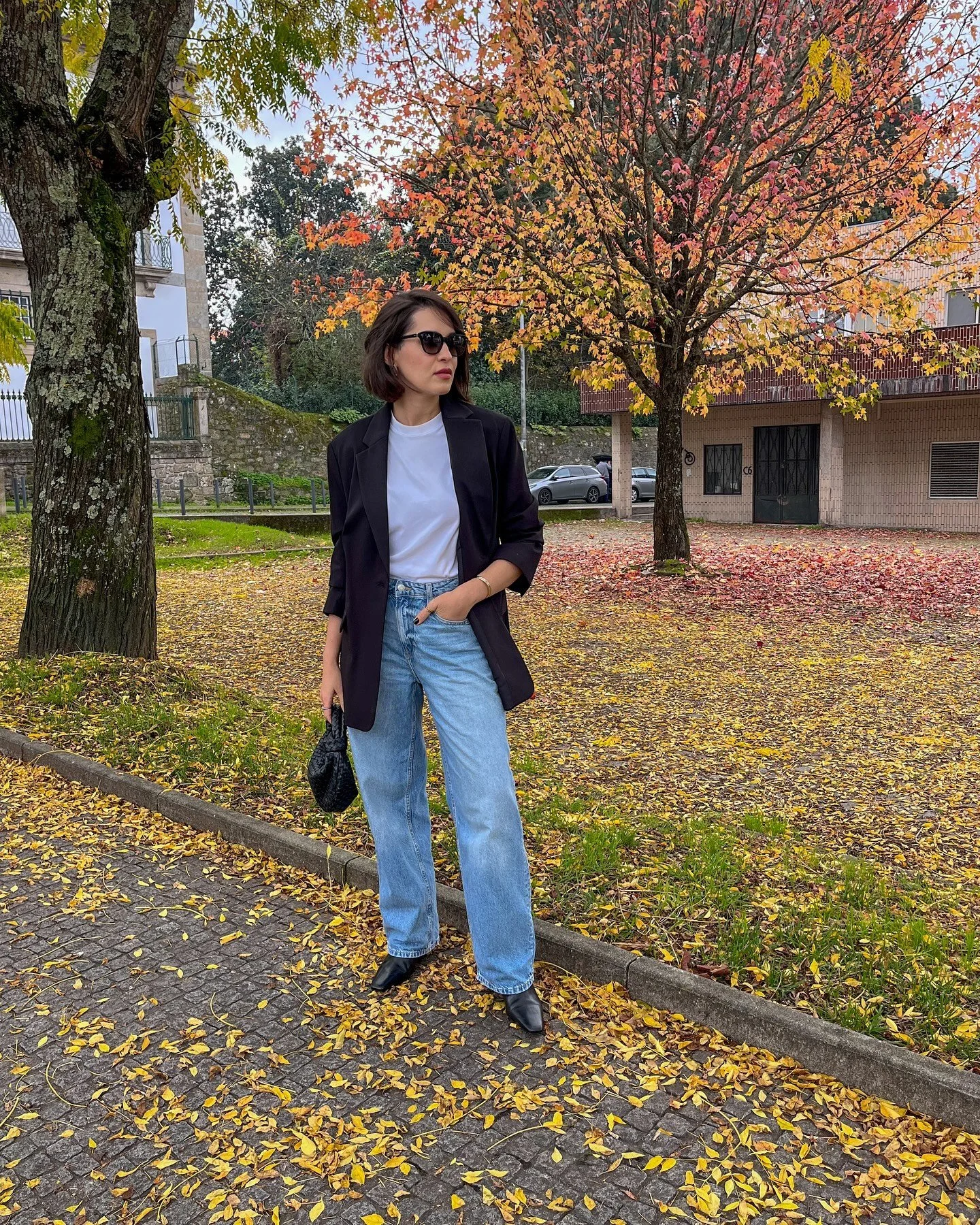 Domingo, dia internacional de comer na casa alheia&hellip; N&atilde;o teve casa alheia hoje, mas teve check do look domingueiro!✨🤍
Me conta: foste comer na casa alheia neste primeiro domingo de dezembro, Marilene? 
__________

#lookdujour 
#outfitch