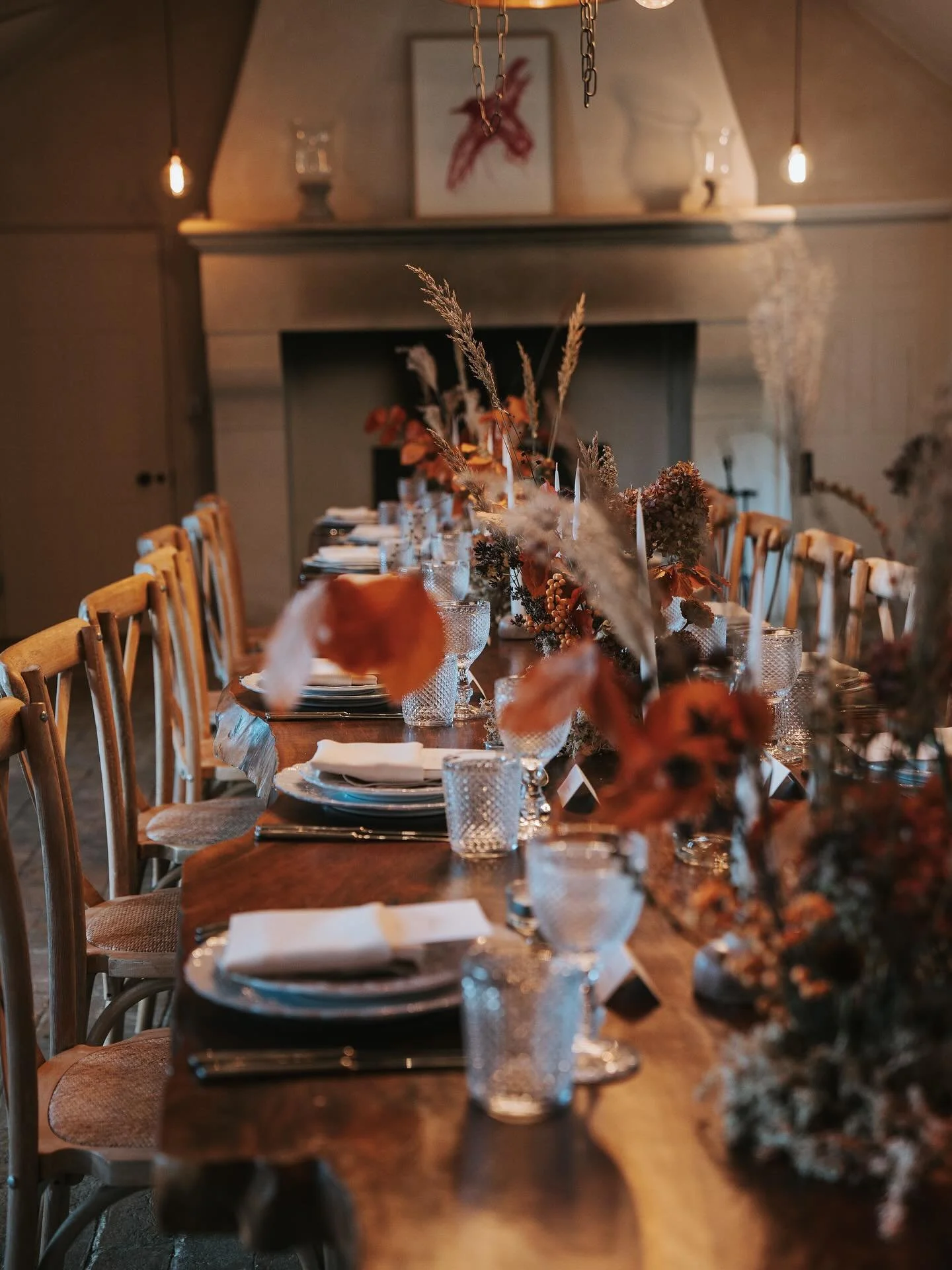 A beautiful tablescape created for @fairfaxandfavor &amp; @lydia collaboration 🍂

Autumnal evening dinner followed by a brunch at the beautiful @wildernessreserve 🍊

#florist #tablescape #tabledecorinspo #norfolkflorist