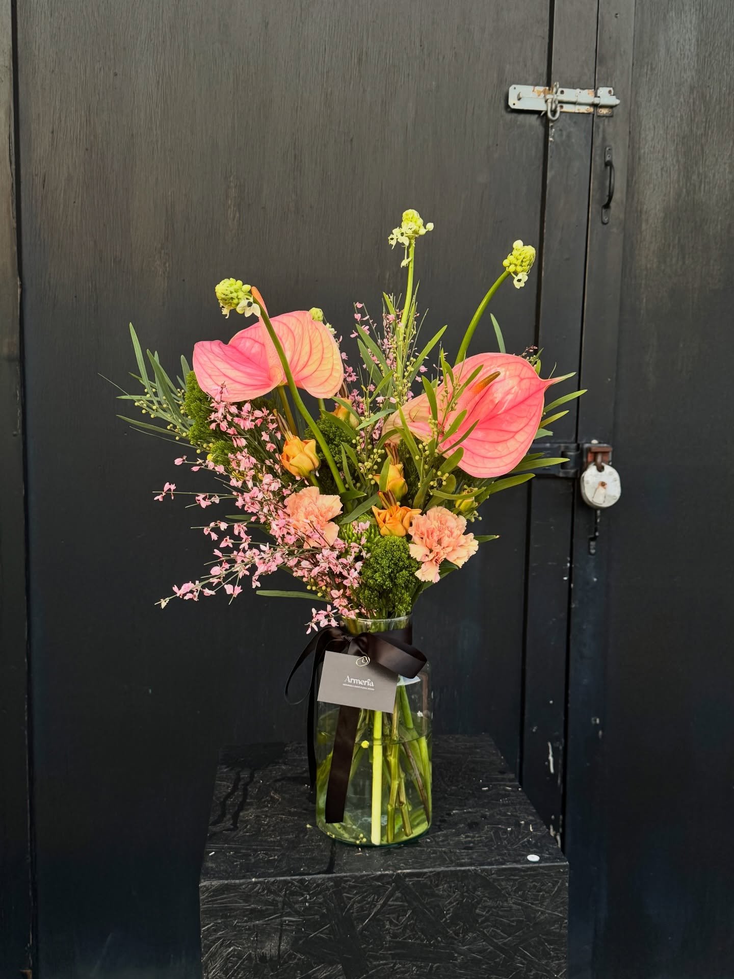 Vase arrangements that make you go wowwweee ✨

#floraldesign #florist #norfolkflorist