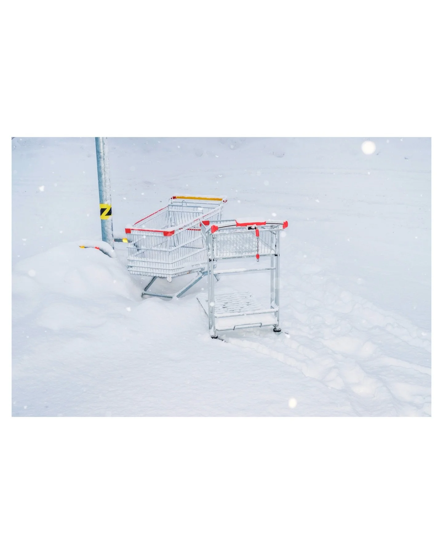 Barkarby handelsplats.
.
.
#fujifilmnordic 
#fujifilmglobal 
#fujifeed 
#woofermagazine 
#framelinesmag