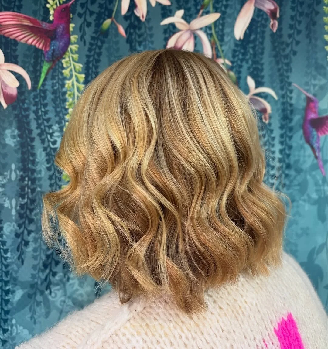 Soft beach waves by Zoe @haringtonsbeaconsfield 💛

🤩 @hairbyzoe.erin #beachwaved #beachwaves #curls #blondebob #shorthair #bobinspo #inspo #haringtons #haringtonshair #haringtonshairdressing #haringtonsbeaconsfield #beaconsfieldsalon
