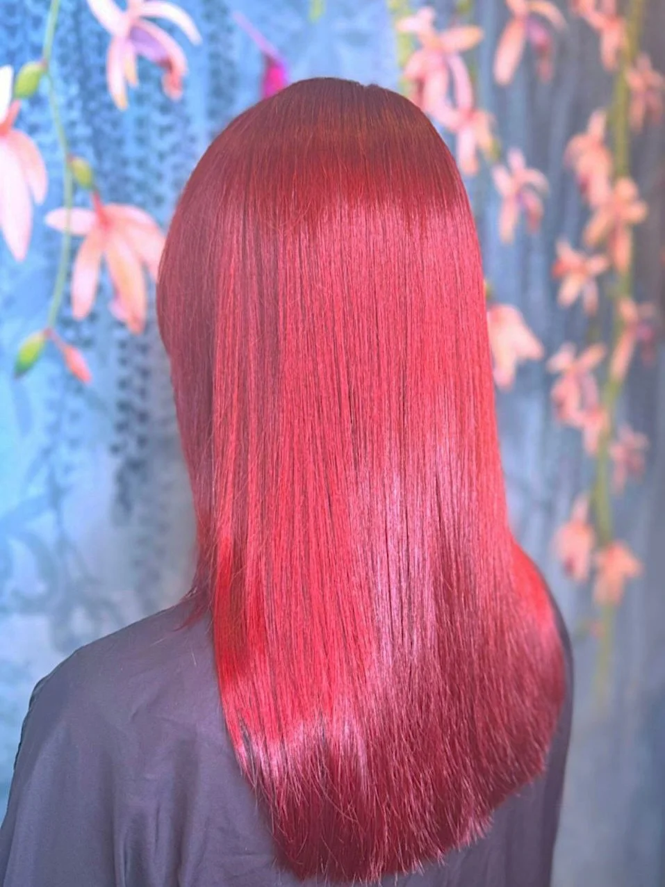 ✨ #TransformationThursday ✨
Wow, wow, WOW! 😍
Check out this gorgeous semi-colour created by our super talented technician, Ellie 💫
We’re absolutely obsessed with that shine ✨💛
Amazing work, Ellie 👏🏼👏🏼
Are you ready to book your trans