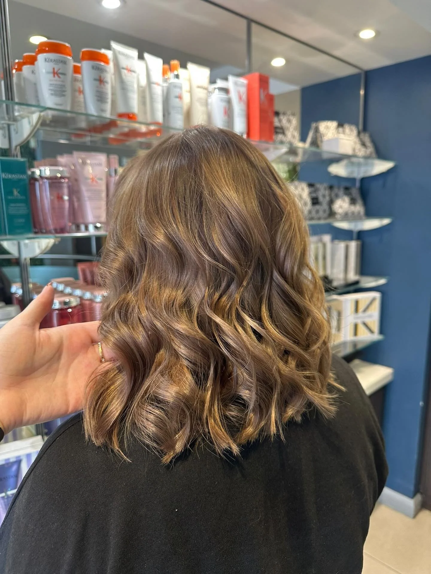 Transformation by our Creative Technician Becca✨
Becca’s client wanted to transition from grown out highlights to a more natural and maintainable bronde🤎 
#hair #transformation #haringtonsmarlow #hairsalonmarlow #hairtransformation