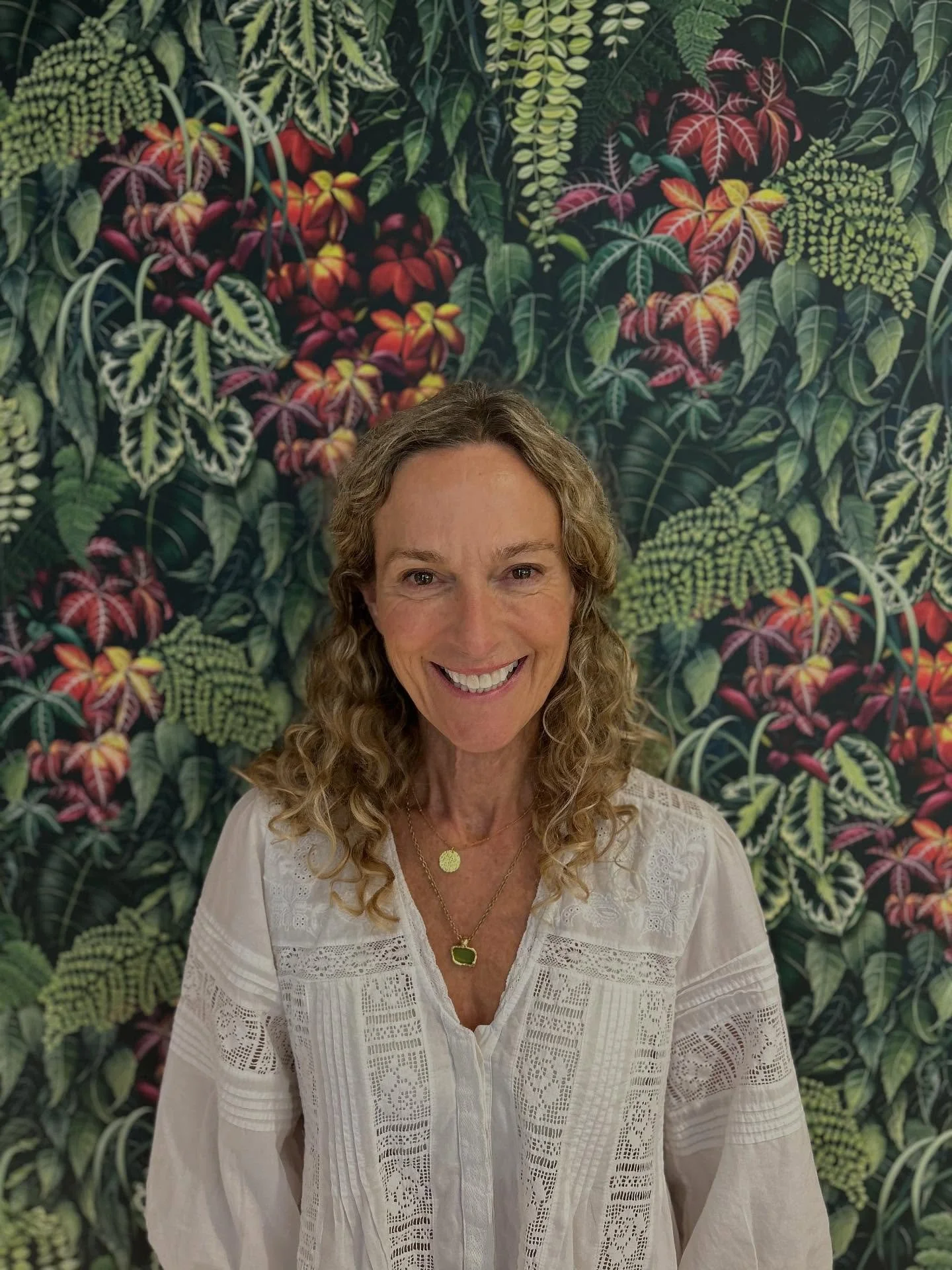 ✨⭐️ Meet our Manicurist Kim ✨⭐️
Our talented manicurist Kim is in the salon every Thursday and Friday! And every Saturday in November and December💅🏼
She offers:
✔️ Regular polish manicures
✔️ Bio Sculpture gel manicures
✔️ Pedicures (on request)