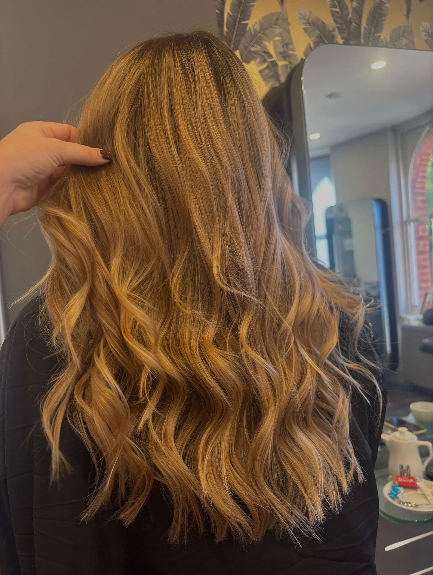 🍂 Effortless fall vibes! ✨

Just got this stunning layered haircut with choppy, textured waves from the incredibly talented stylist, Liv! 🙌💇&zwj;♀️ Each layer adds so much movement and texture, making it super fun and easy to style. Perfect for th