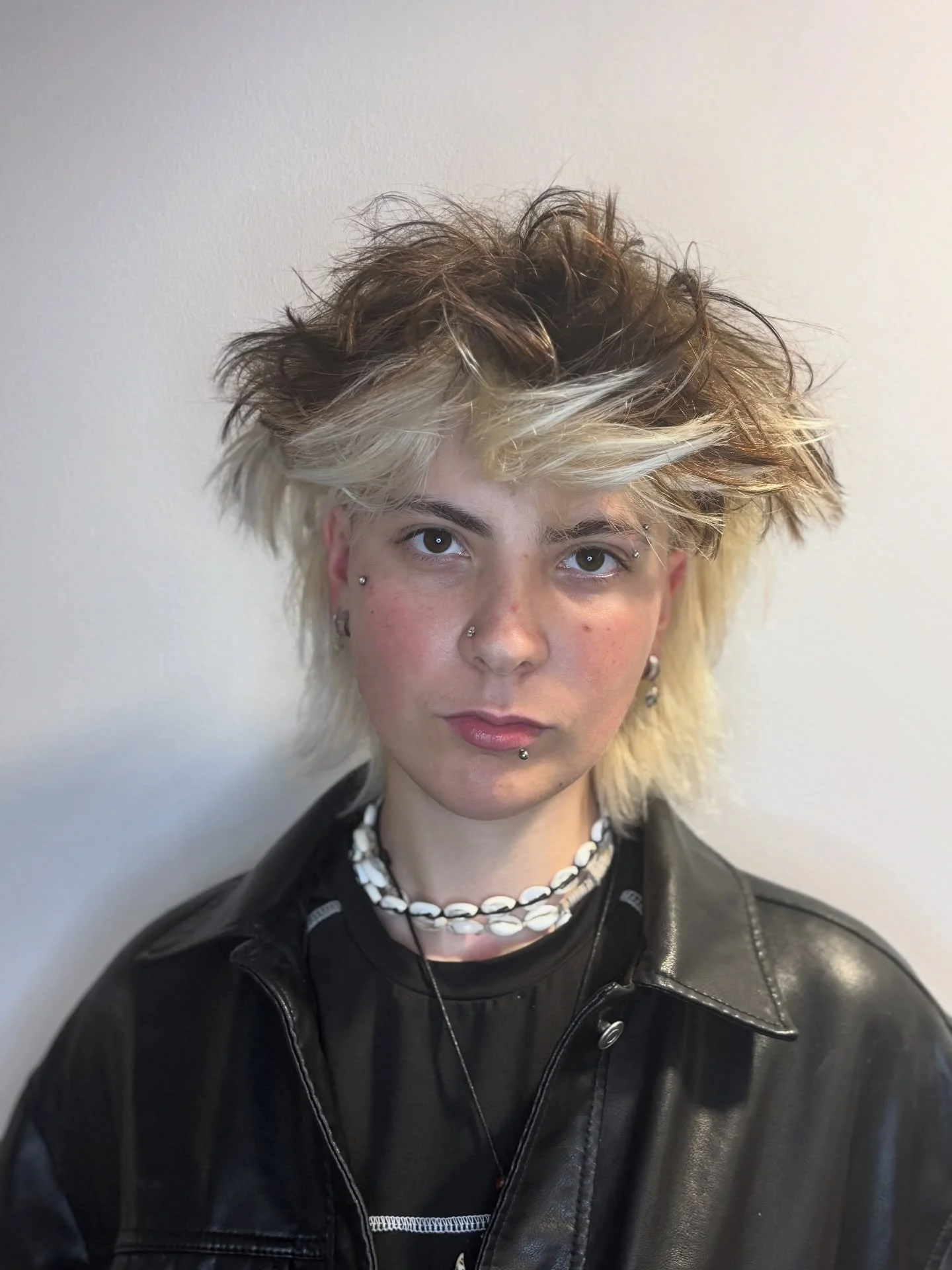 This one&rsquo;s all about modern texture and movement!🫶🏼 

➡️➡️Swipe for the before ➡️➡️

Book your transformation today ⬇️
Colour by: Chelsie @chelsie.coloring 
Cut by: Jasmine @jasminejade_hair 

#haringtons #hair #modernmullet #mullet #mulletha