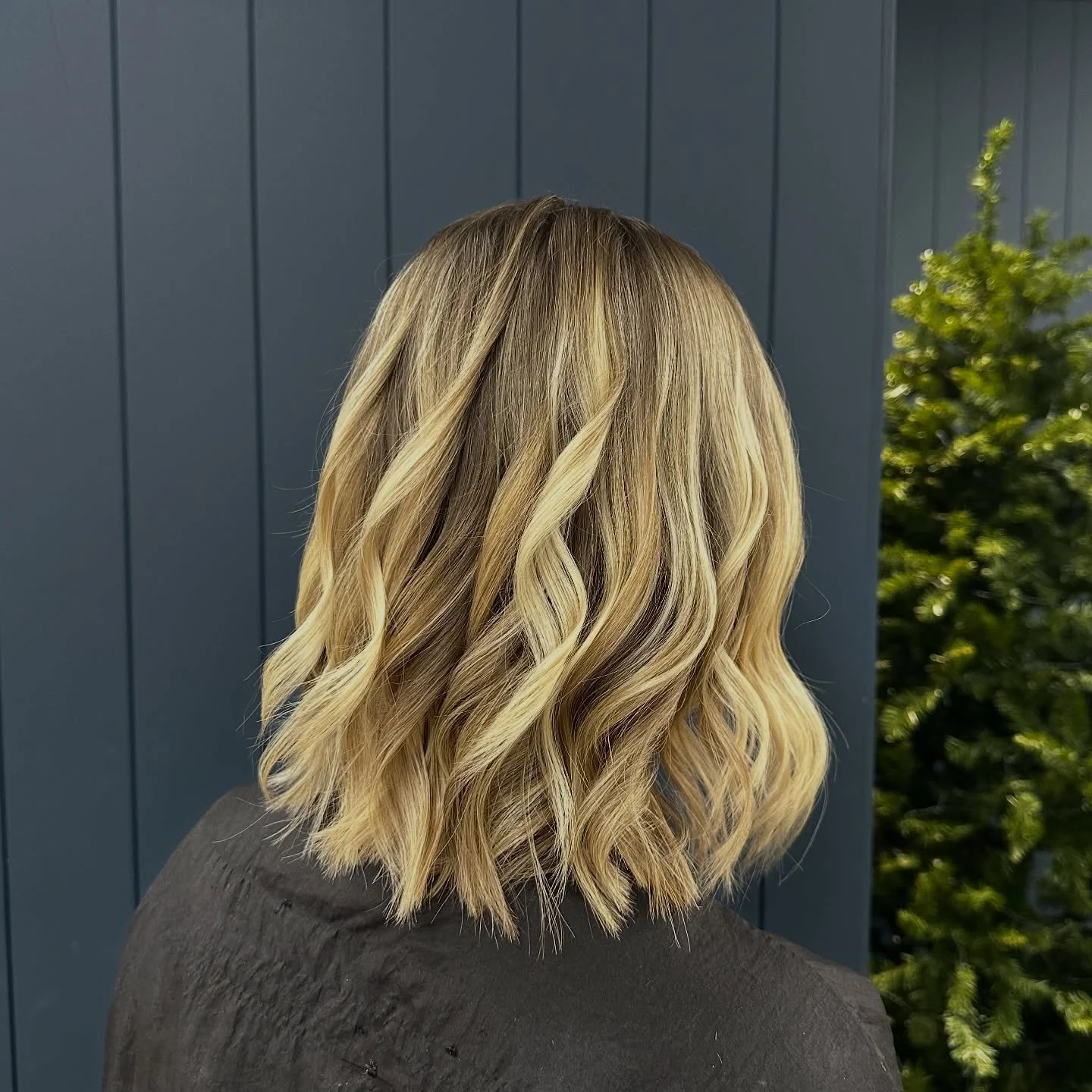 Weekend ready waves ✨✂️

Christmas party coming up? Get weekend ready with us at Haringtons Amersham! 🎄Our team are ready to help! 

Call or book online today!✨