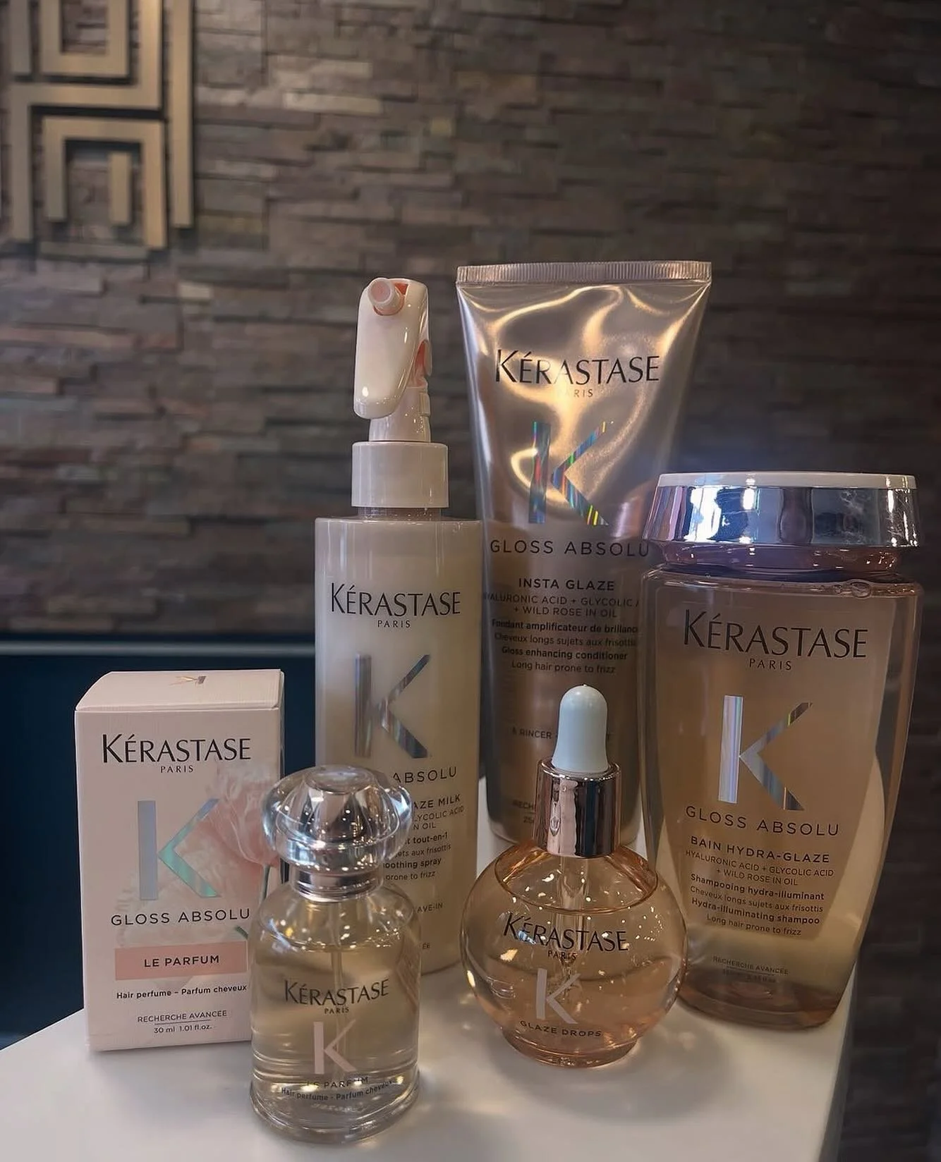 Courtesy of our @haringtonswokingham 💕

✨ LETS TALK ABSOLU GLOSS ✨ 

Gloss Absolu is a range from K&eacute;rastase designed for hair that is prone to frizz, focusing on delivering shine, gloss, and smoothness for up to 4 days! 

Have you heard about