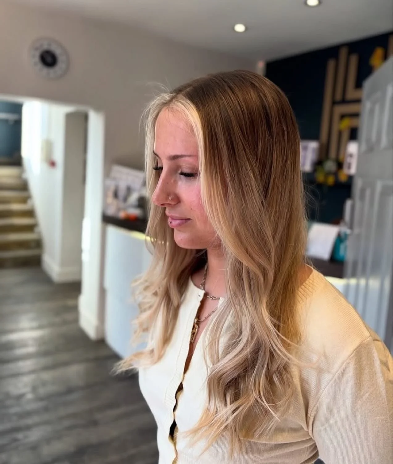 Thank you @haringtonshairwendover for these beautiful textured waves by @hairby.gracerose &amp; a gorgeous colour with face frame by @amymackers ❤️🌸⭐️👌🏼

#haringtonshair #haringtonswendover #wendoversalon #aylesburysalon #hairsalonnearme #buckingh